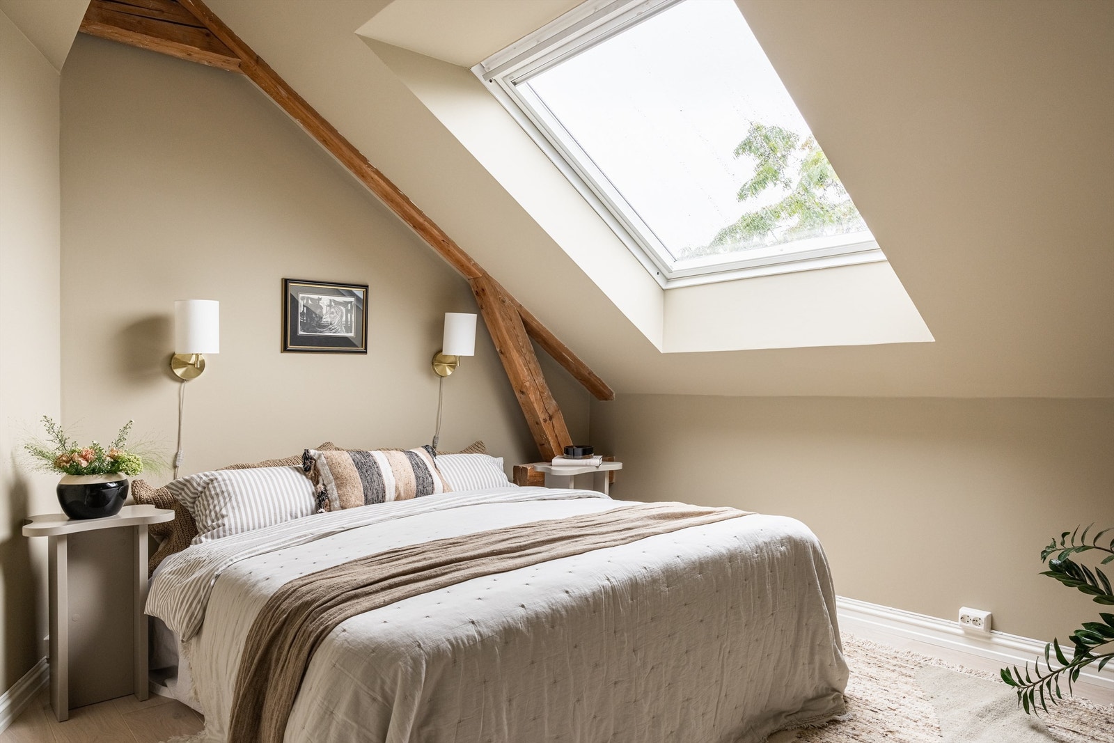 Leilighetens mer "private" del med bad og soverom ligger i egen sone og med adkomst fra entré. Galleribilde