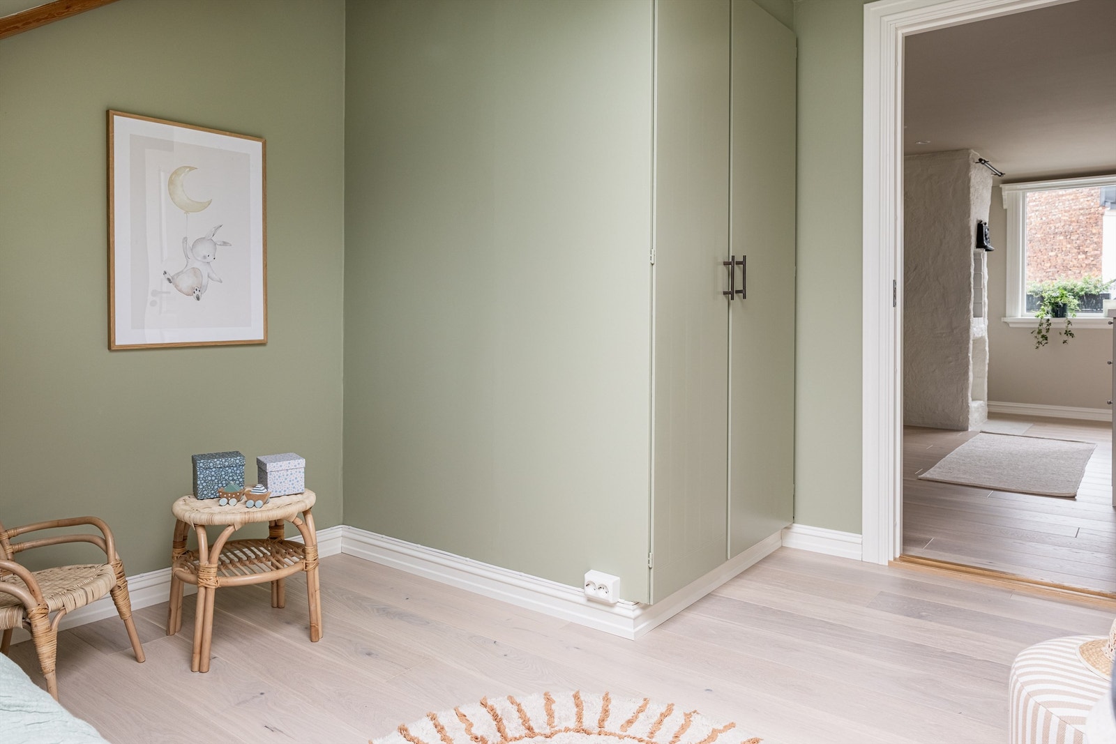 Flott innebygget skap som gir godt med oppbevaringsmuligheter. Galleribilde