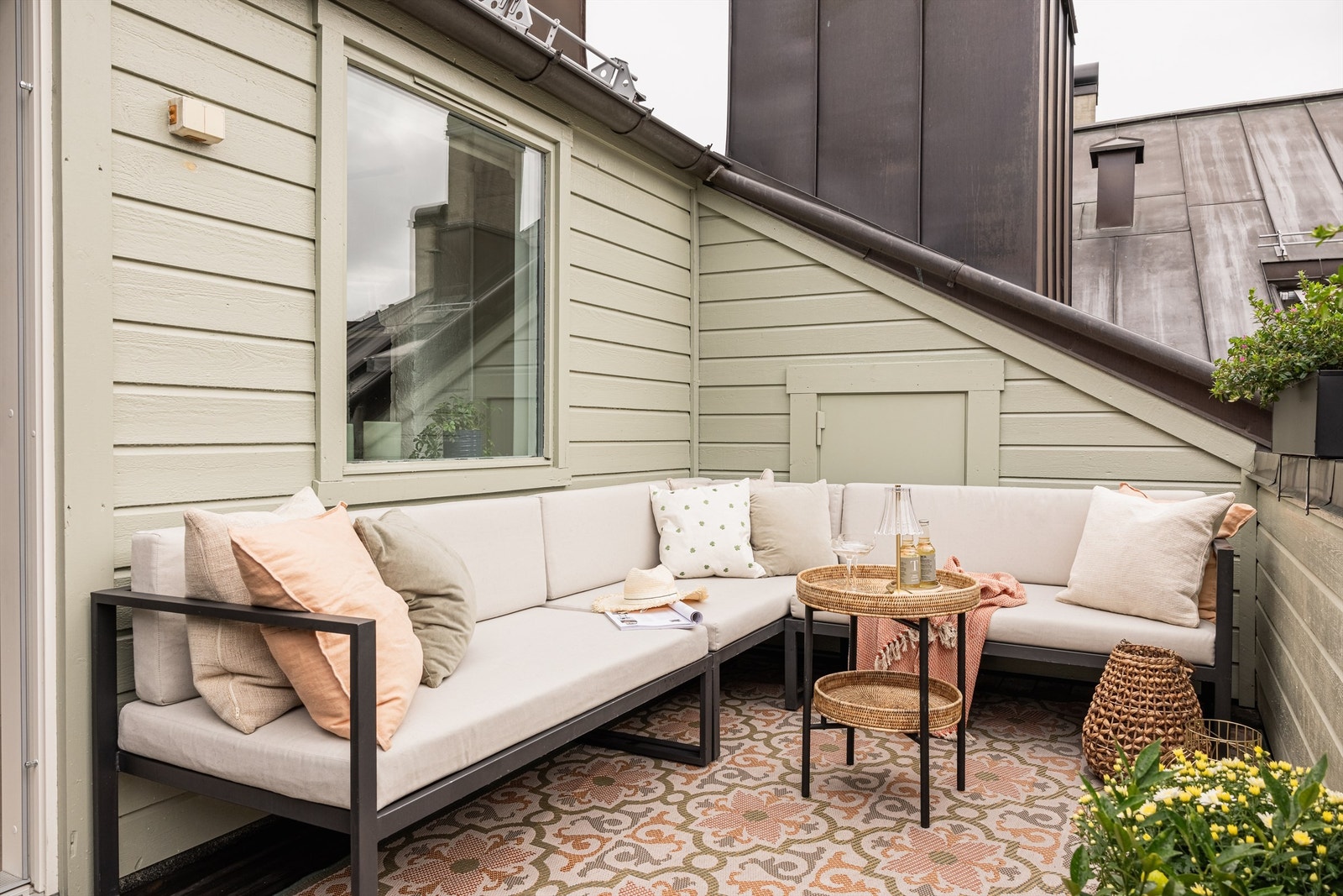 Her kan du innrede med utemøblement og skape et hyggelig uterom i rolige omgivelser som innbyr til morgenkaffe eller et glass vin på kveldene. Galleribilde