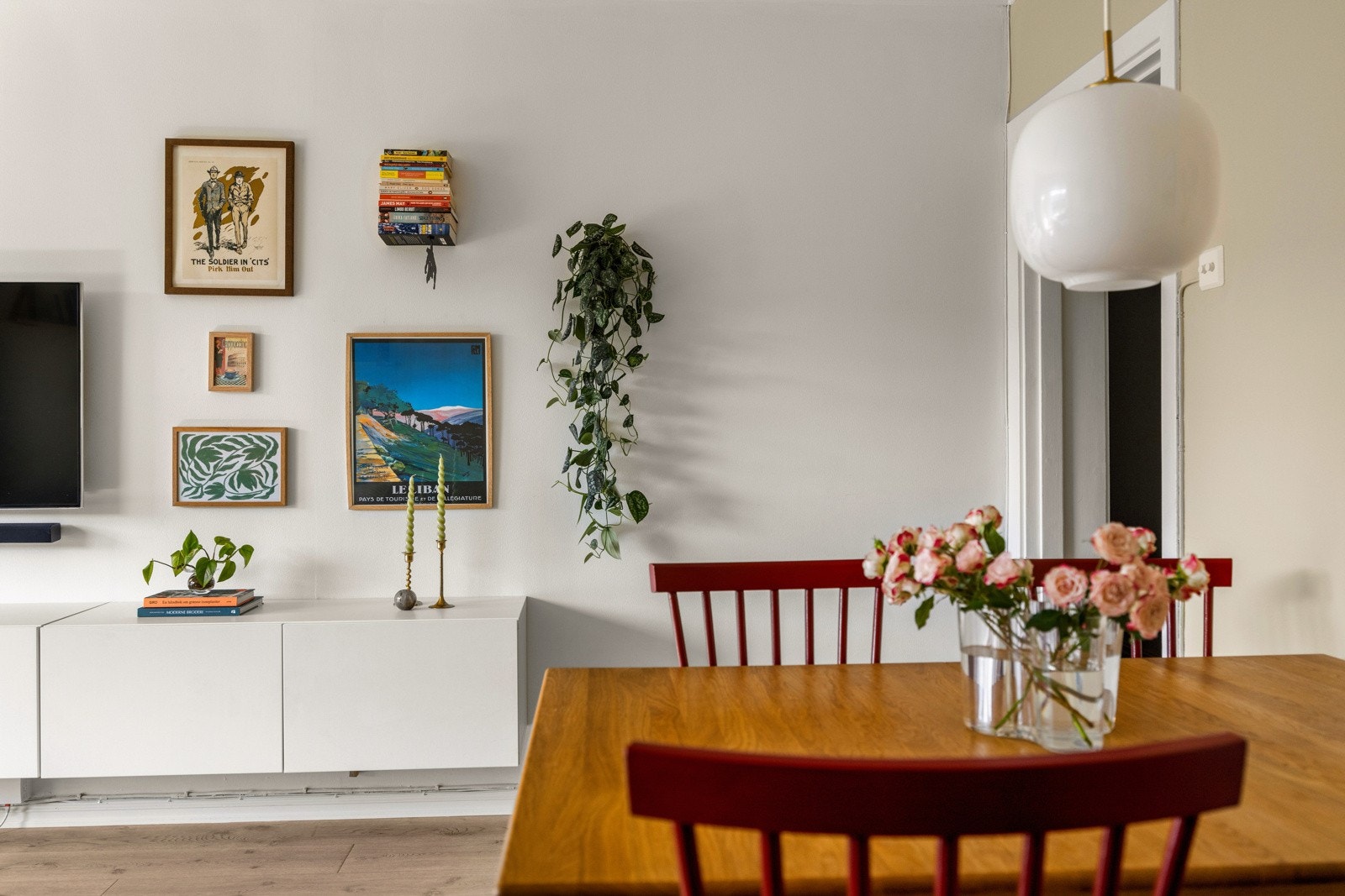 Gode muligheter for å tilføye eget preg i form av kunst og dekor. Galleribilde