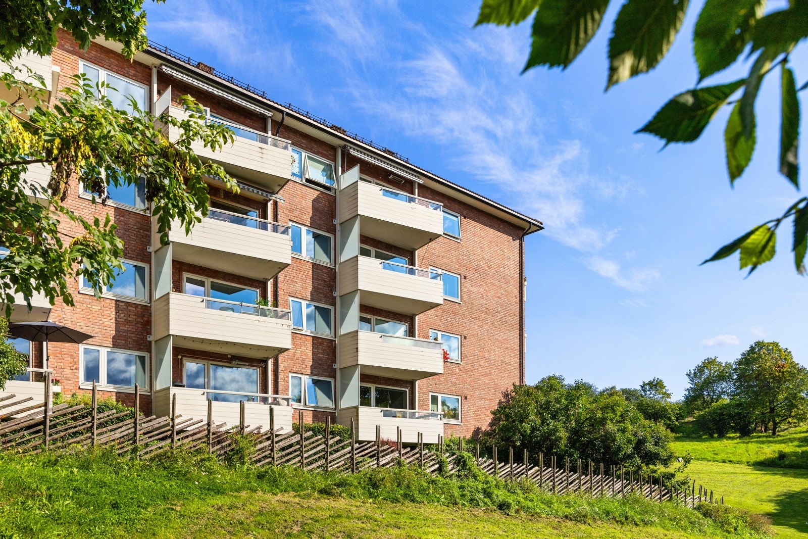 Flott beliggenhet med parken som nærmeste nabo. Galleribilde