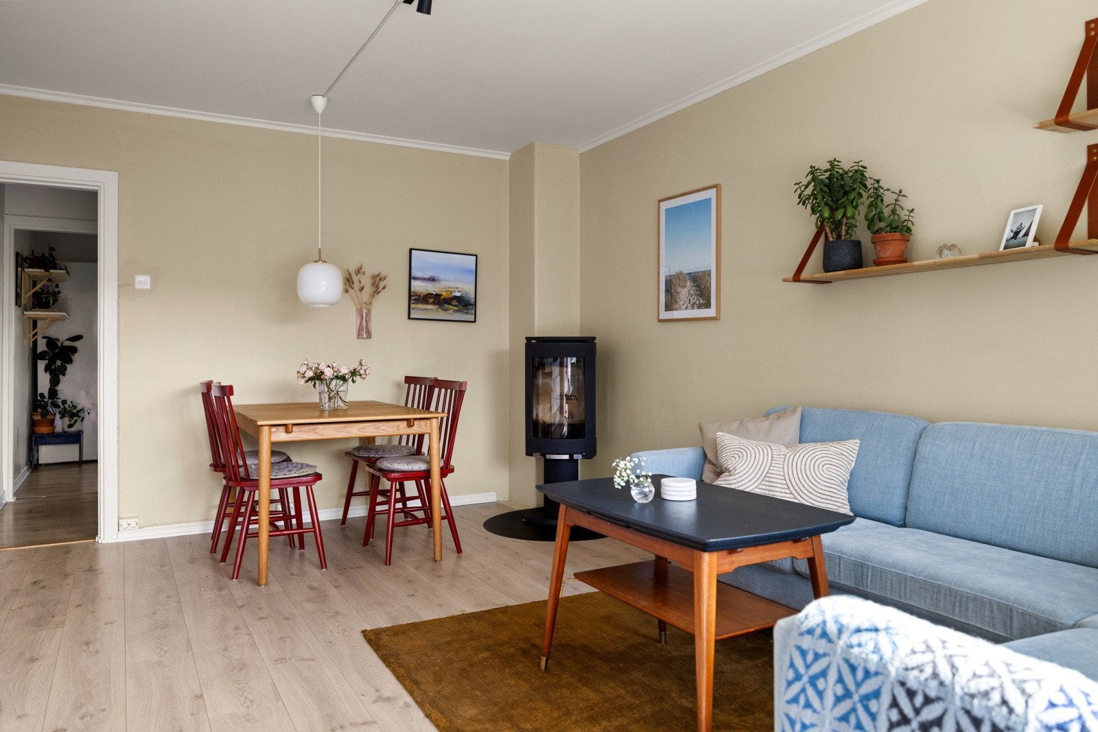 Leiligheten er vel gjennomført med tidløse overflater. Galleribilde