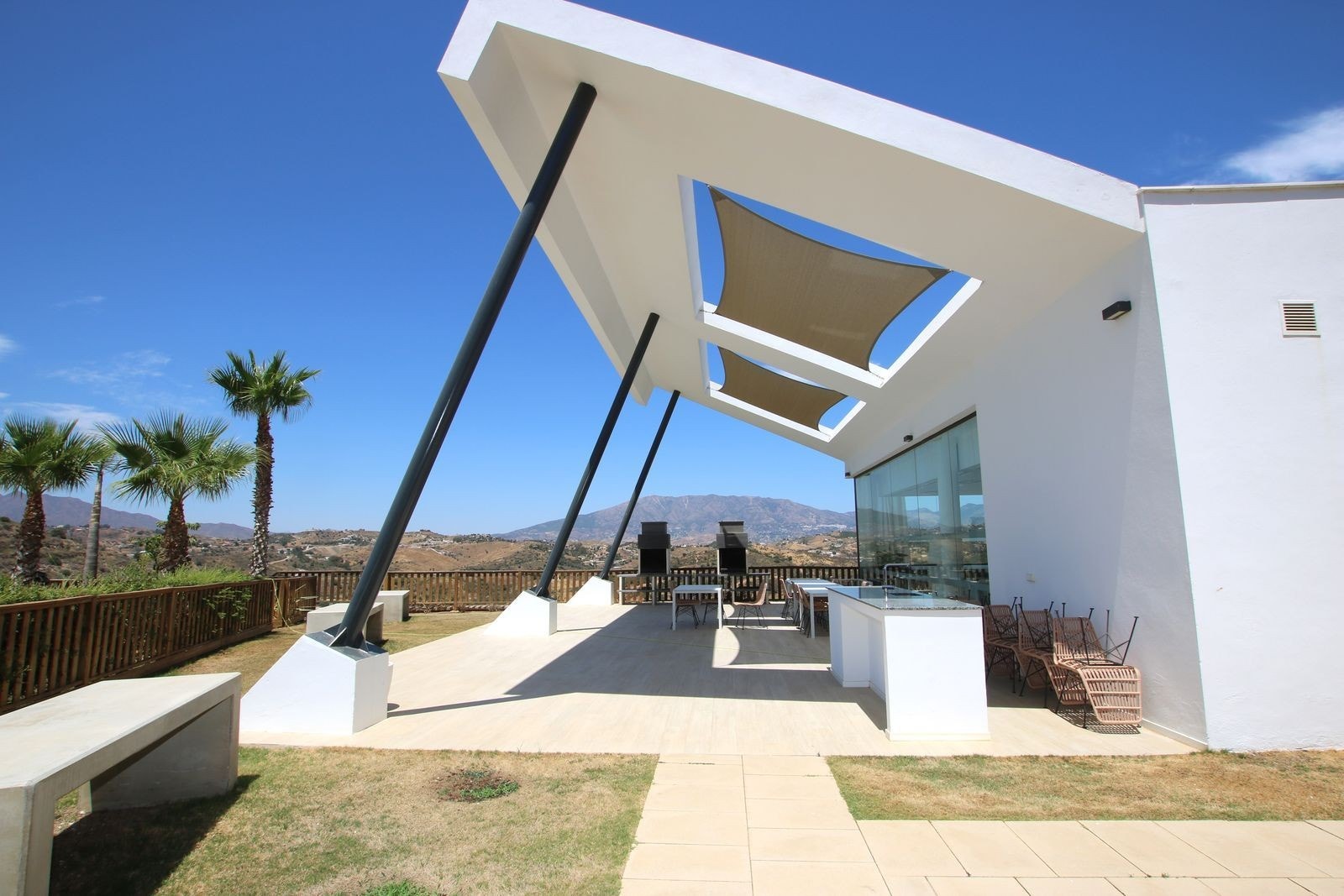 Sjarmerende uteområde - felles utekjøkken Galleribilde