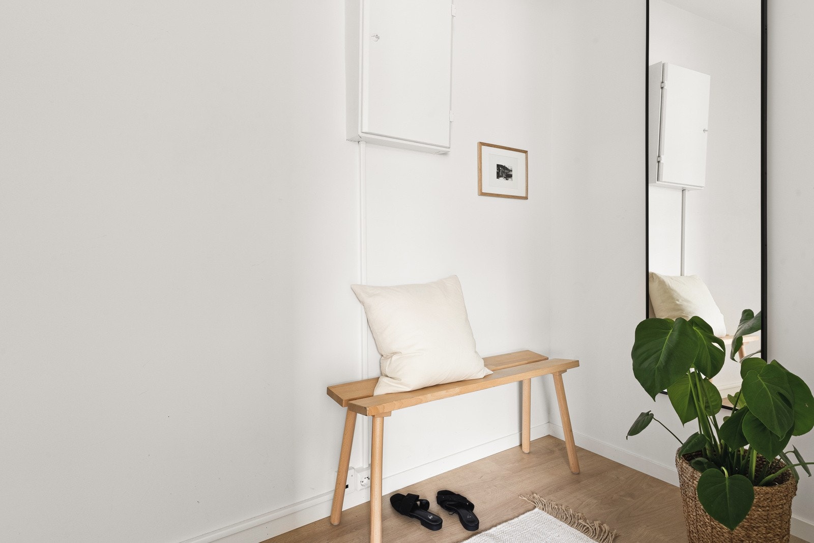 Velkommen inn. Det første som møter deg, er en lys og trivelig entré. Galleribilde