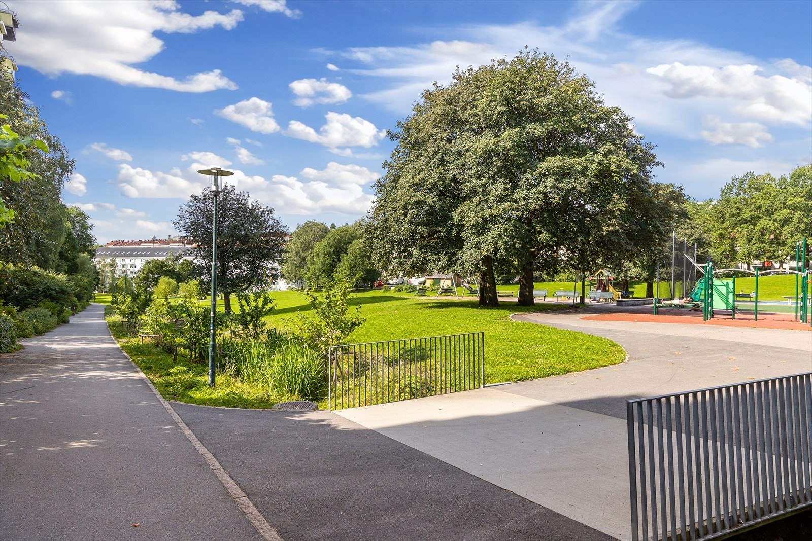 Området rundt Alexander Kiellands plass har de siste årene opplevd sterk vekst, og fremstår i dag som et pulserende knutepunkt mellom Grünerløkka og St.hanshaugen Galleribilde