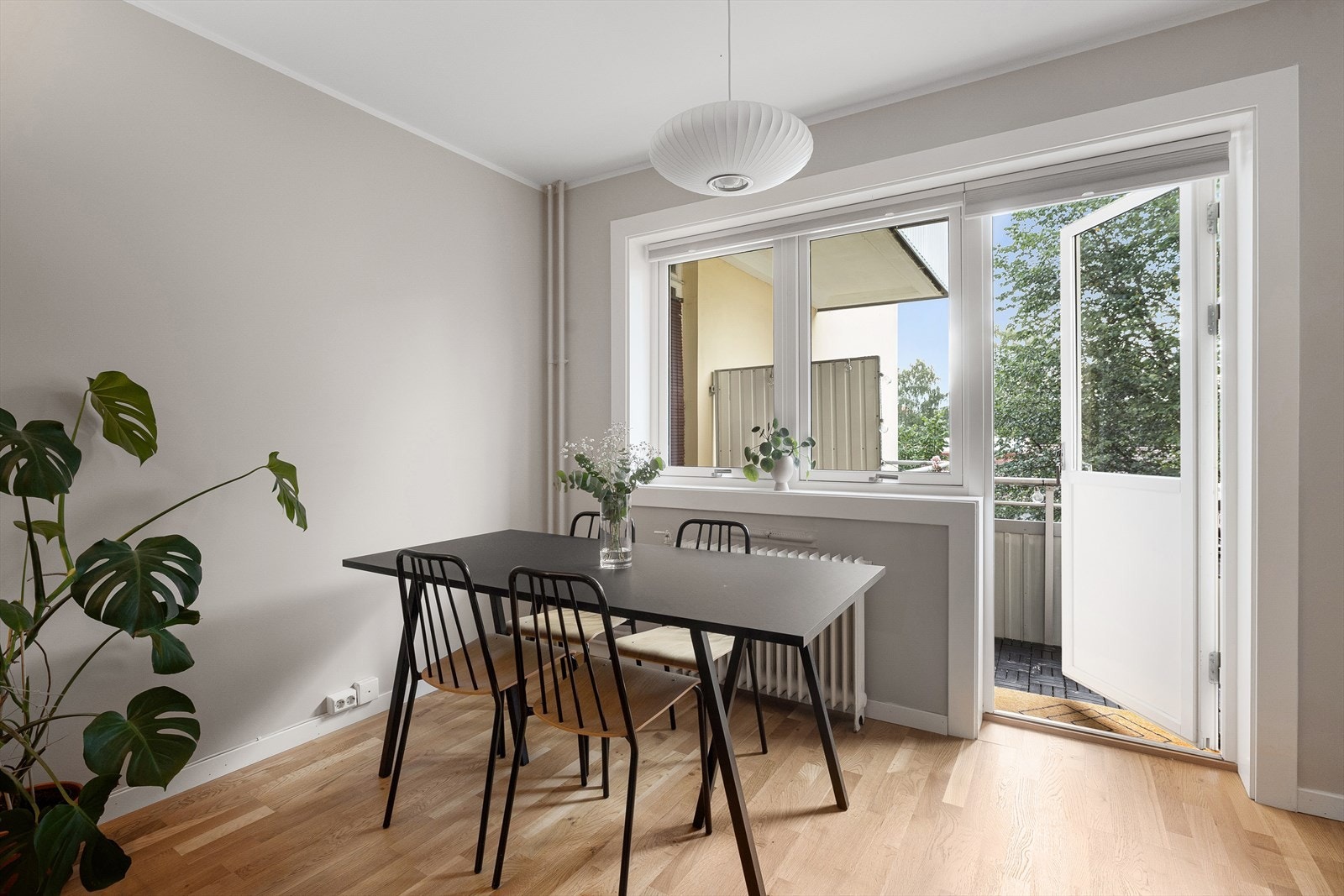 Her er det utgang til en østvendt balkong på ca. 4 m². Galleribilde