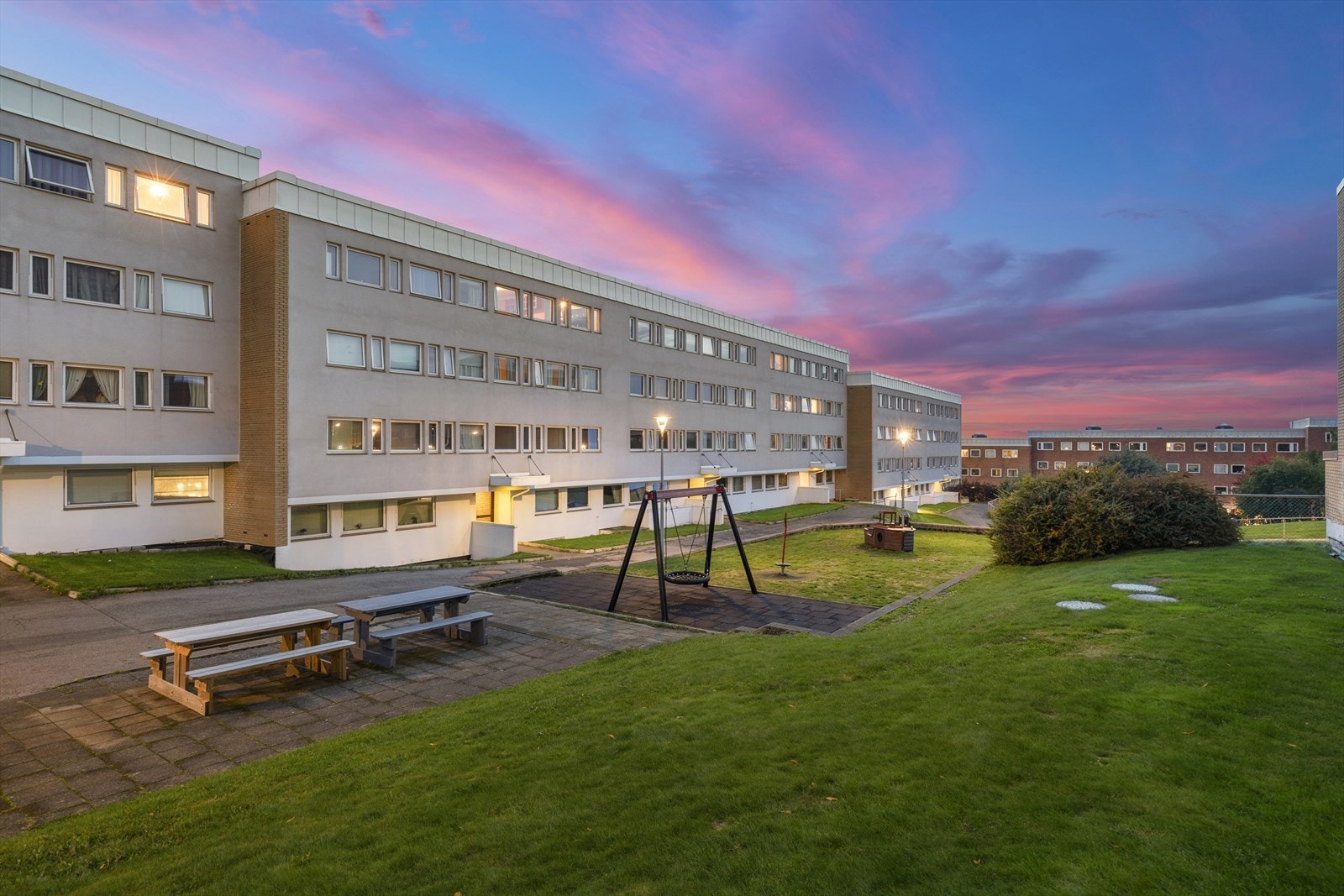 Blystadlia er et barnevennlig og hyggelig boområde som ligger tilbaketrukket med nærhet til Østmarka, skoler, barnehager, matbutikk og gode bussforbindelser Galleribilde