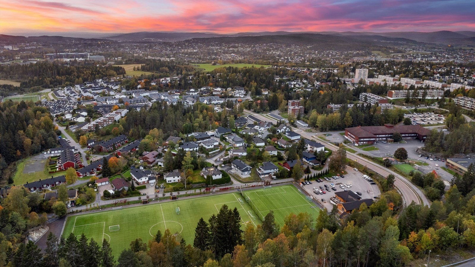 Her kan du bo i et område som er meget sentralt, samtidig som det er rolig og tilbaketrukket med flere turområder. Galleribilde