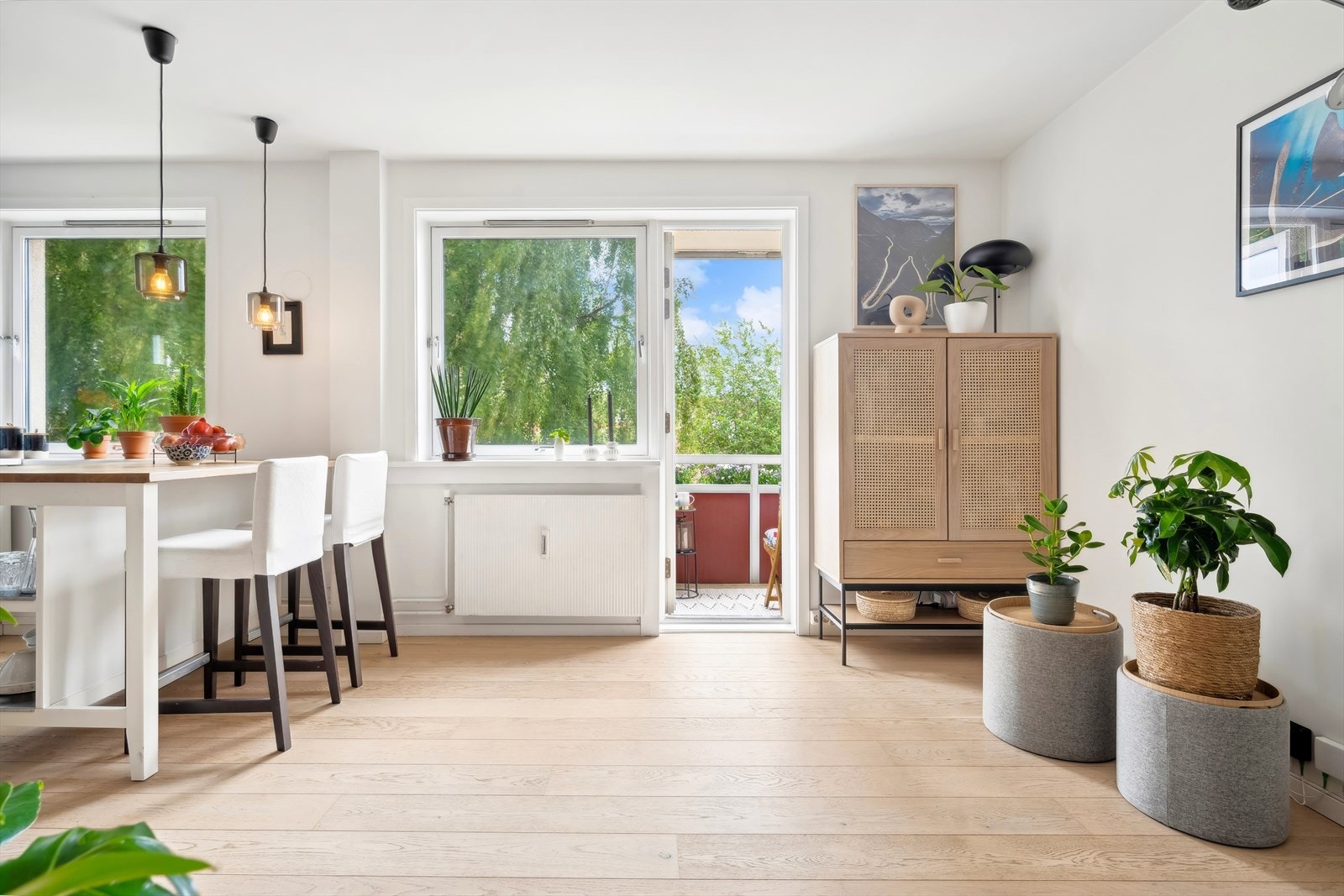 Fra stue/kjøkken har du utgang til en fin balkong. Galleribilde