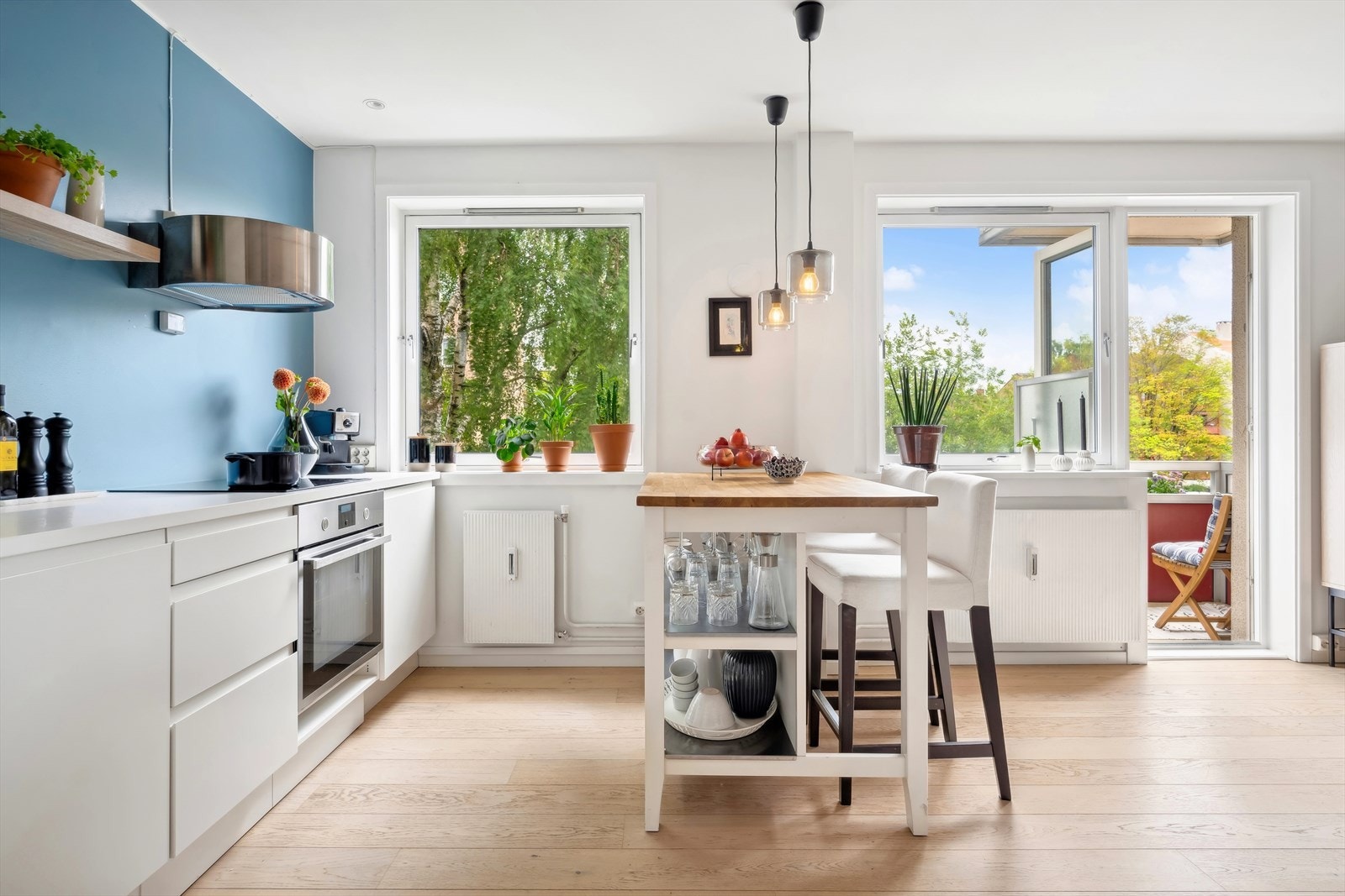 Lyst og lekkert HTH kjøkken som ble pusset opp i 2017. Galleribilde