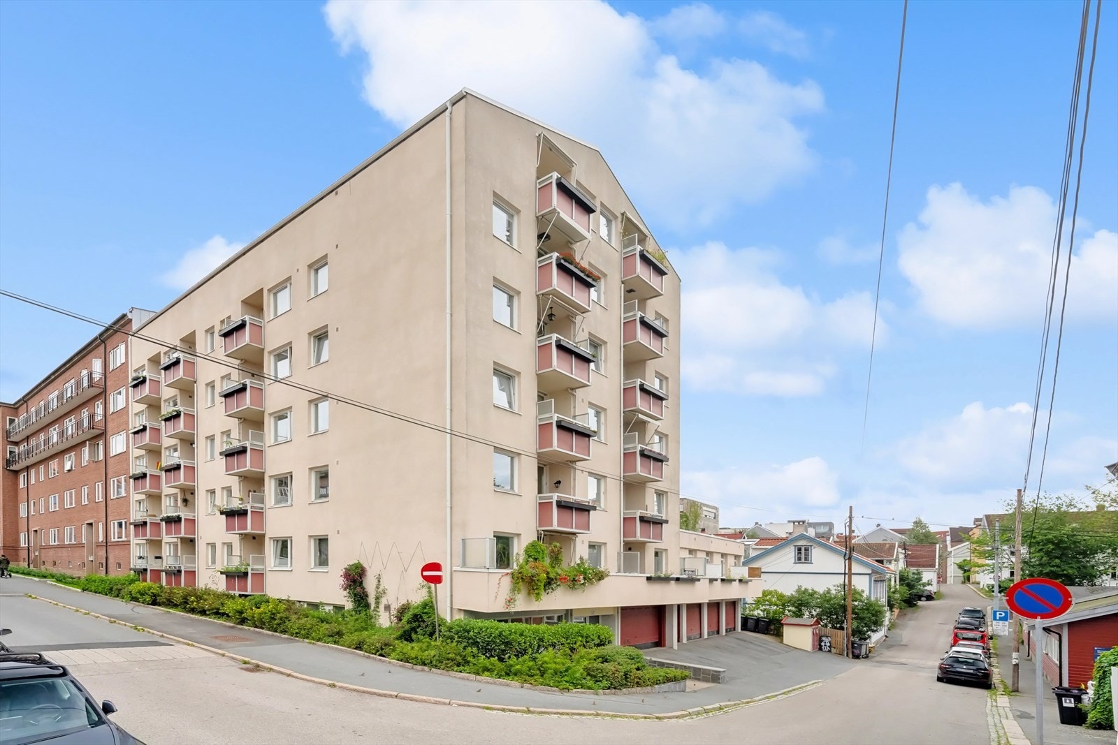 Bildet viser byggets fasade. Leiligheten er plassert i 3.etasje. Galleribilde