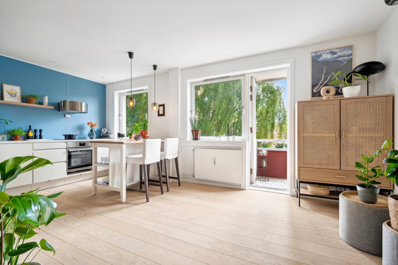 Her får du store vindusflater som slipper inn rikelig med dagslys. Galleribilde