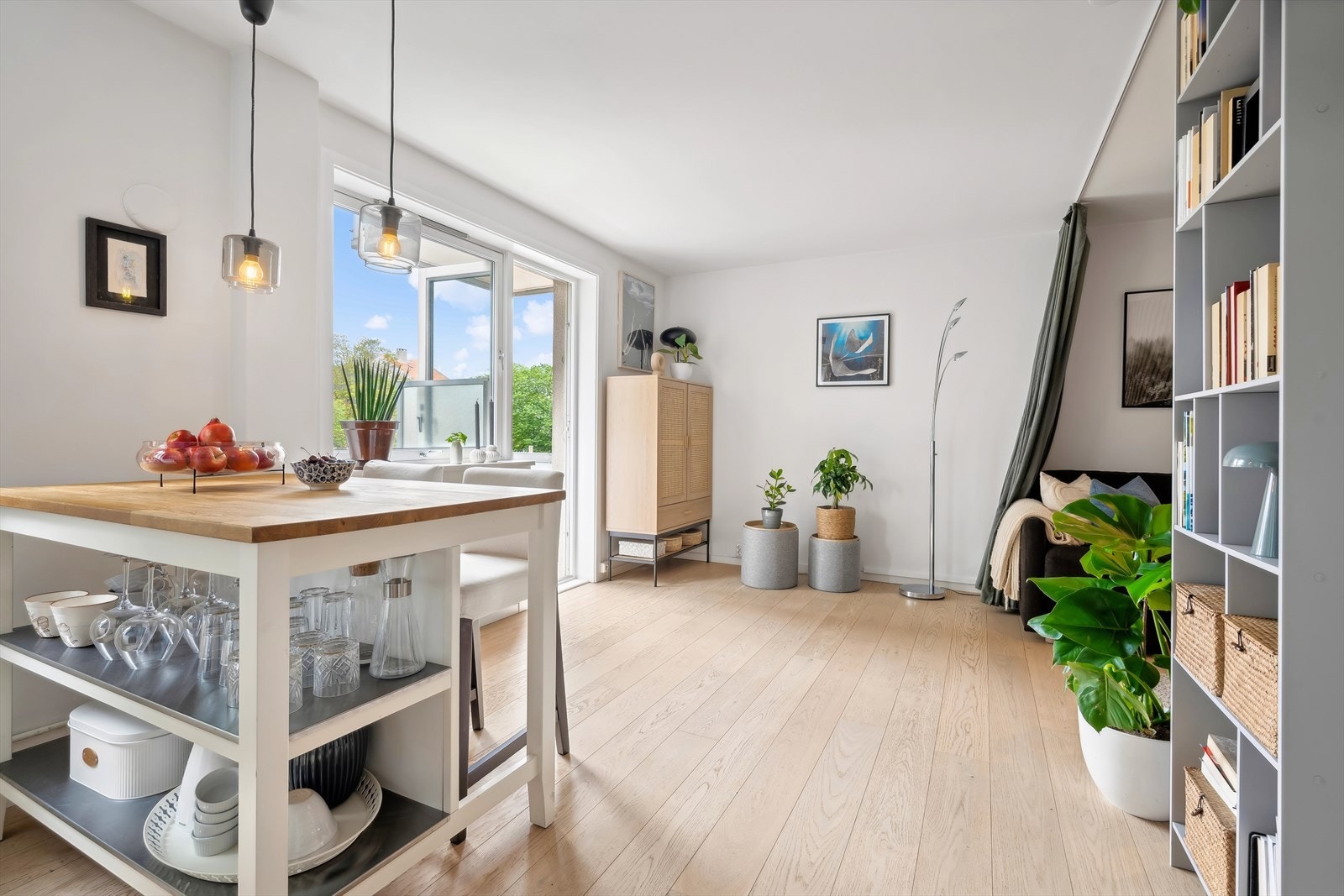 Den åpne kjøkkenløsningen byr på en rekke innredningsmuligheter. Galleribilde