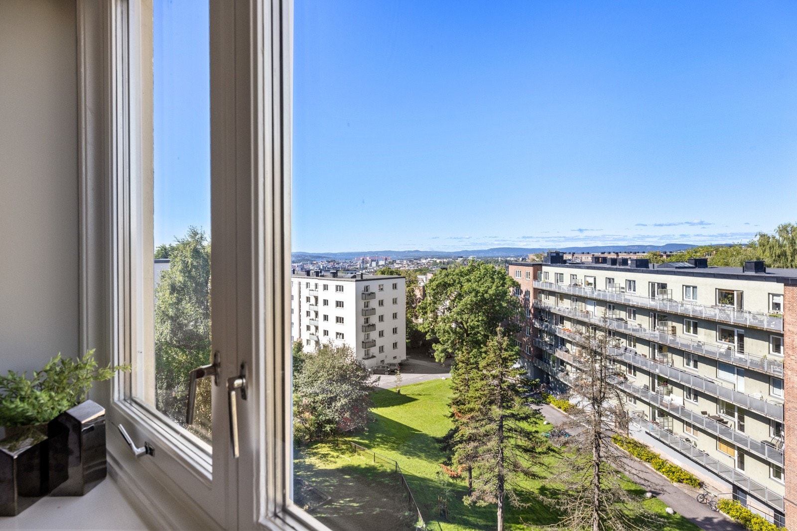 Hyggelig utsyn fra soverom. Galleribilde