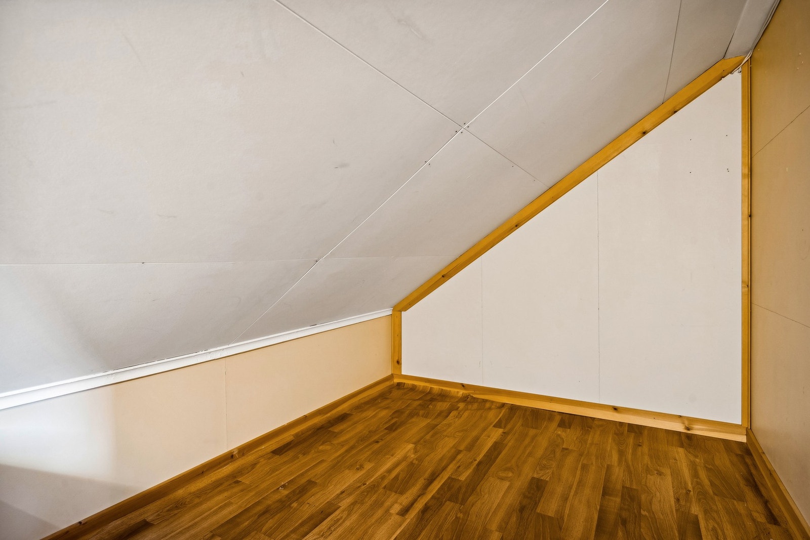 I tillegg til 2 boder i leiligheten, er det bodareal på 12 m² som disponeres av denne andelen i kjelleren. Galleribilde