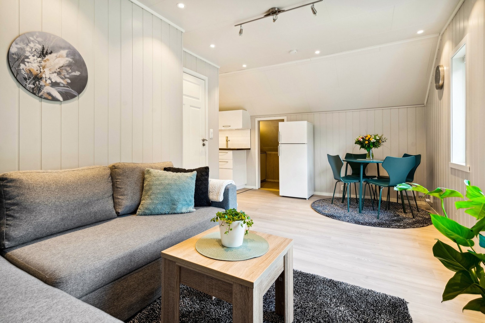 Leiligheten fremstår som lys og praktisk. Galleribilde