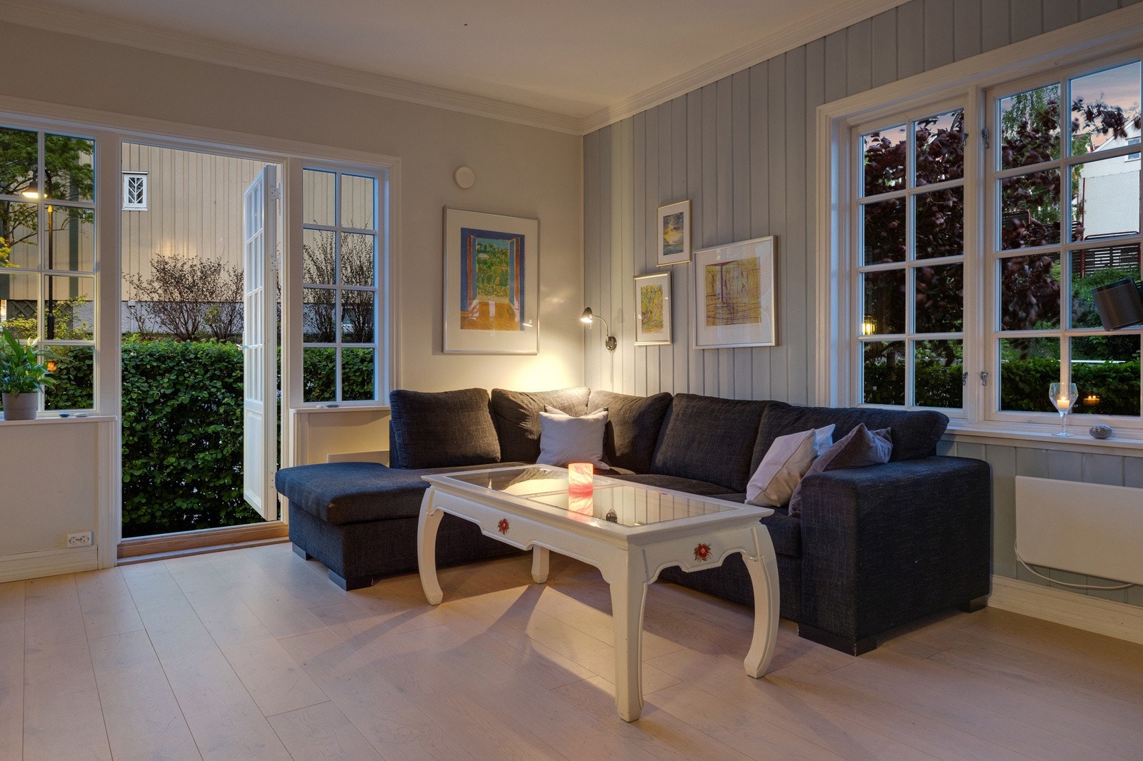 Kveldsstemning stue. Galleribilde