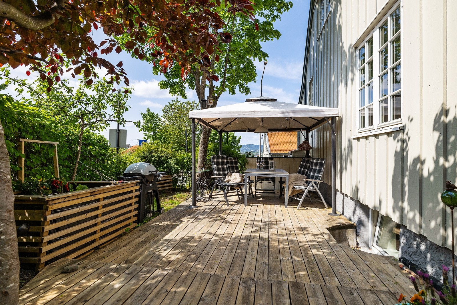 Her er det god plass til å invitere til grill og hygge. Galleribilde