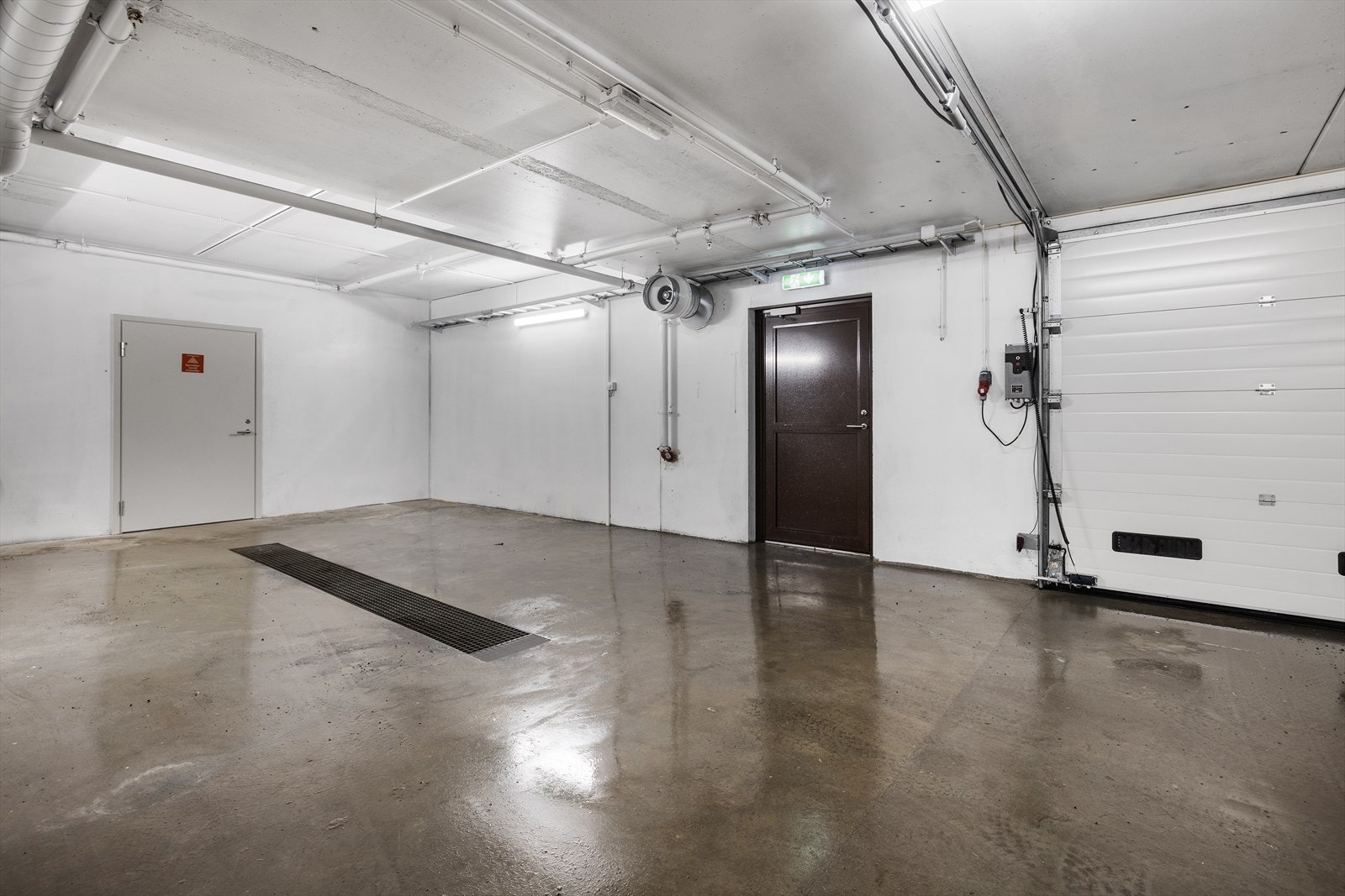 Felles vaskeplass for bil i garasjeanlegget Galleribilde