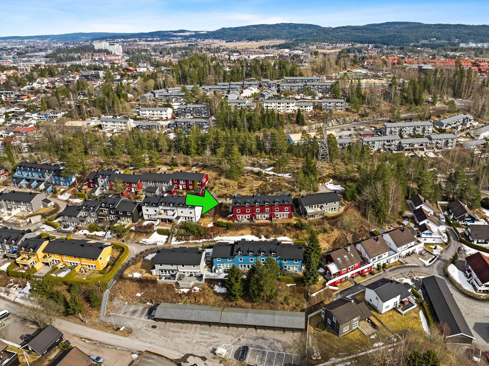 Området er populært for familier med barn i alle aldre, og har kort vei til populære turdestinasjoner med bademuligheter ved Elvåga eller kaffe på Mariholtet. Galleribilde