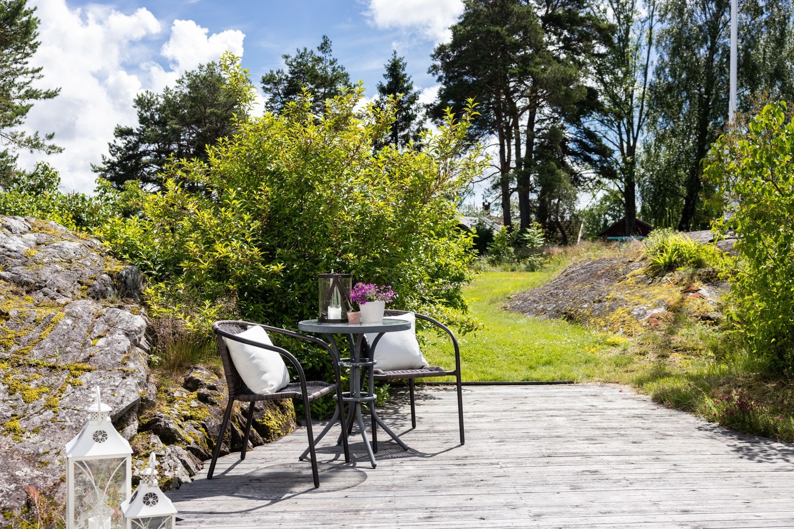 Solrik terrasse på 64kvm med flere forskjellige soner Galleribilde