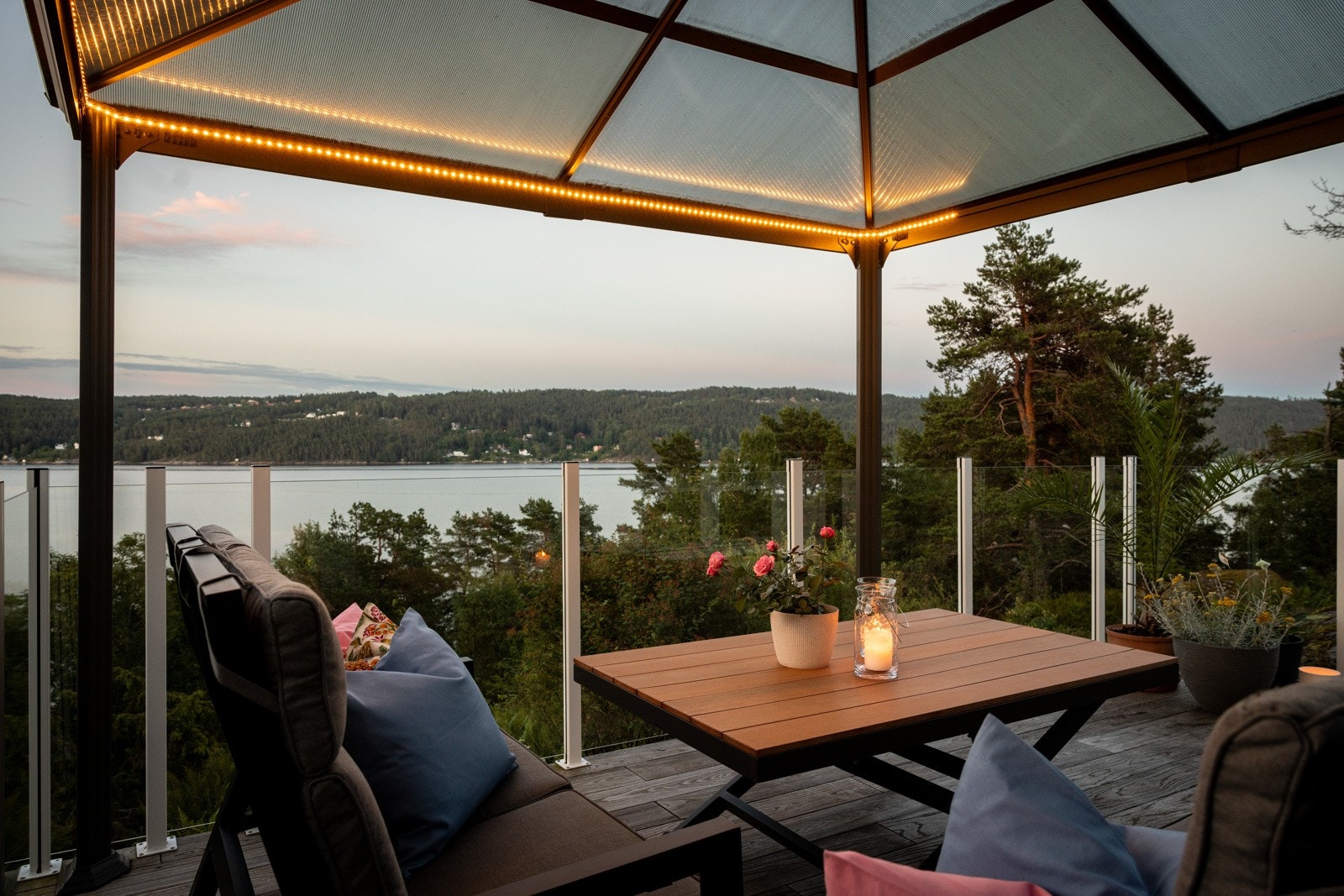 På terrassen har man lekker utsikt over Bunnefjorden Galleribilde