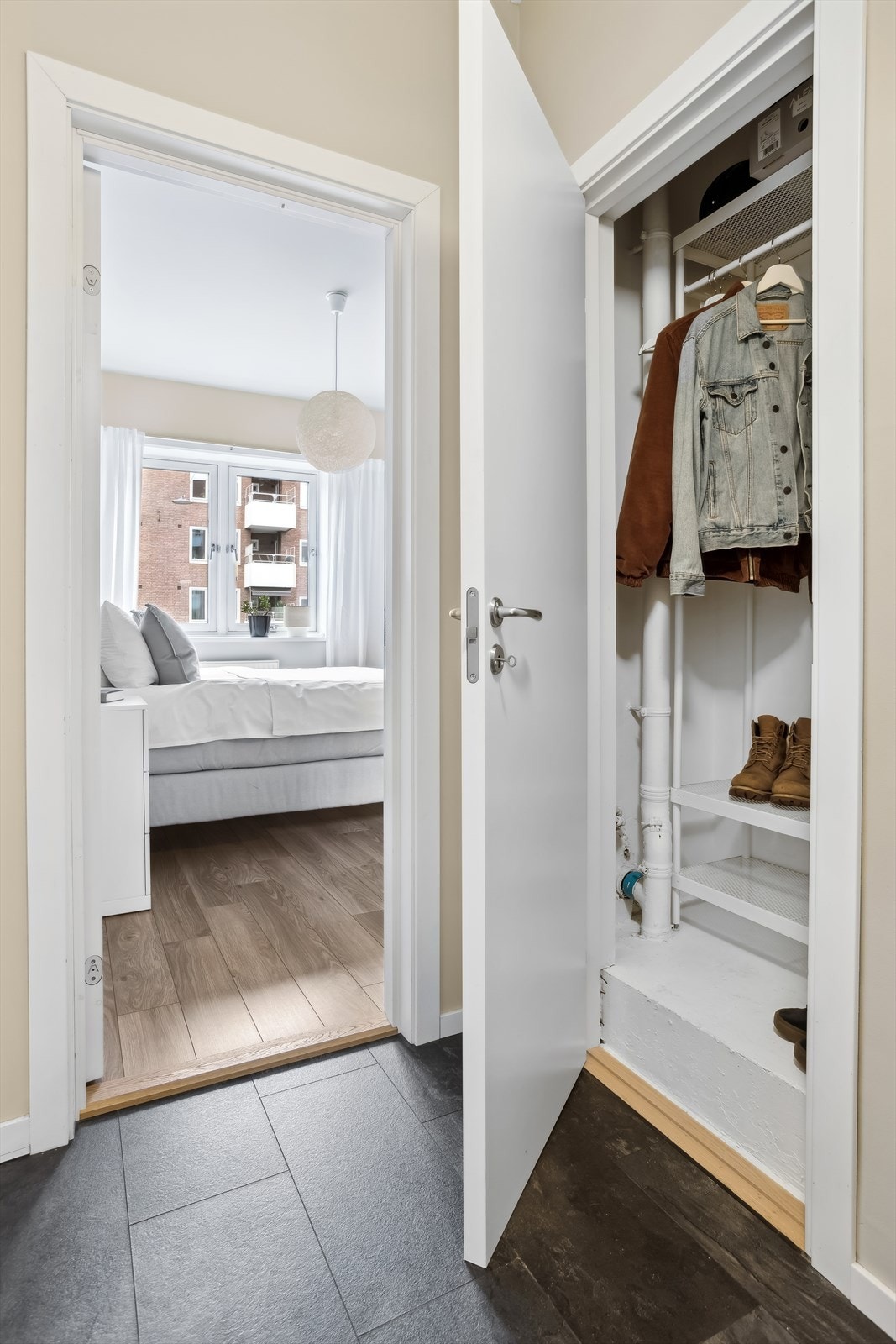 Praktisk innvendig bod med plass til det du trenger. Galleribilde