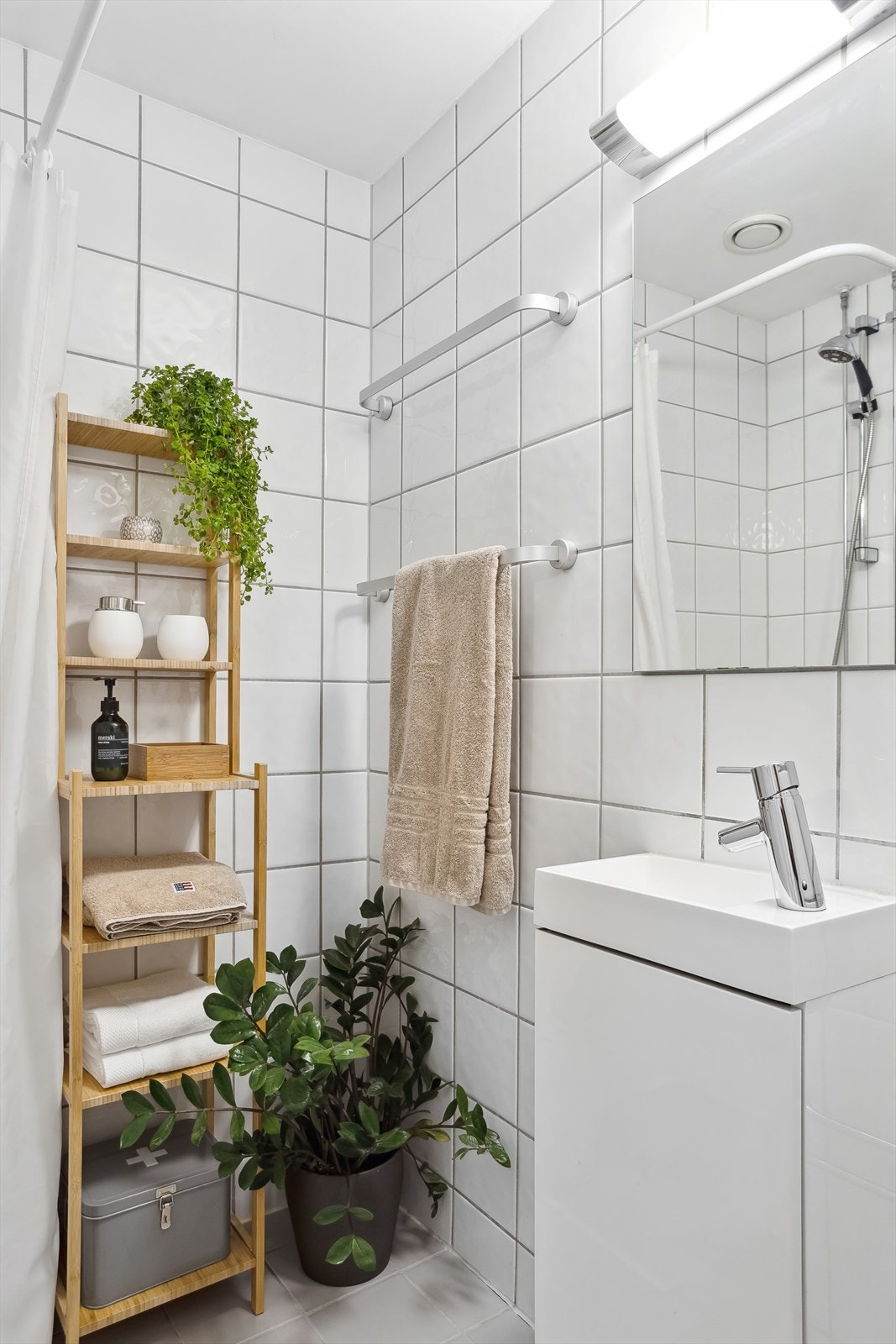 Varmekabler på baderomsgulvet. Galleribilde