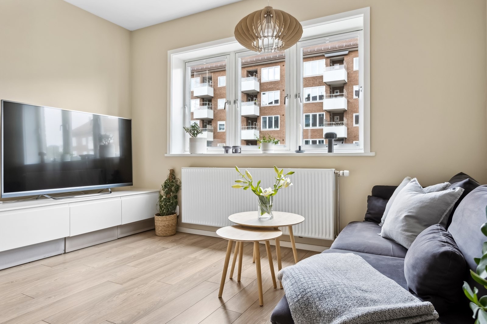 Når strømprisene stiger er det godt å vite at oppvarming av boligen er inkludert i felleskostnadene. For øvrig er felleskostnadene kun 3 412,- Galleribilde