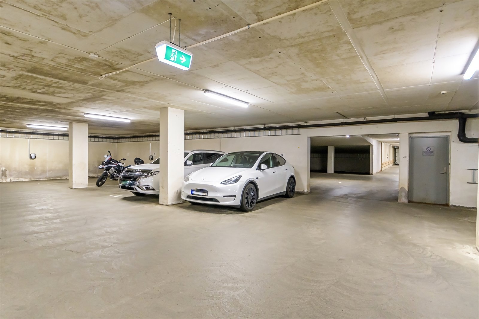 Her kan man enkelt ta heisen ned i garasjeanlegget. Galleribilde