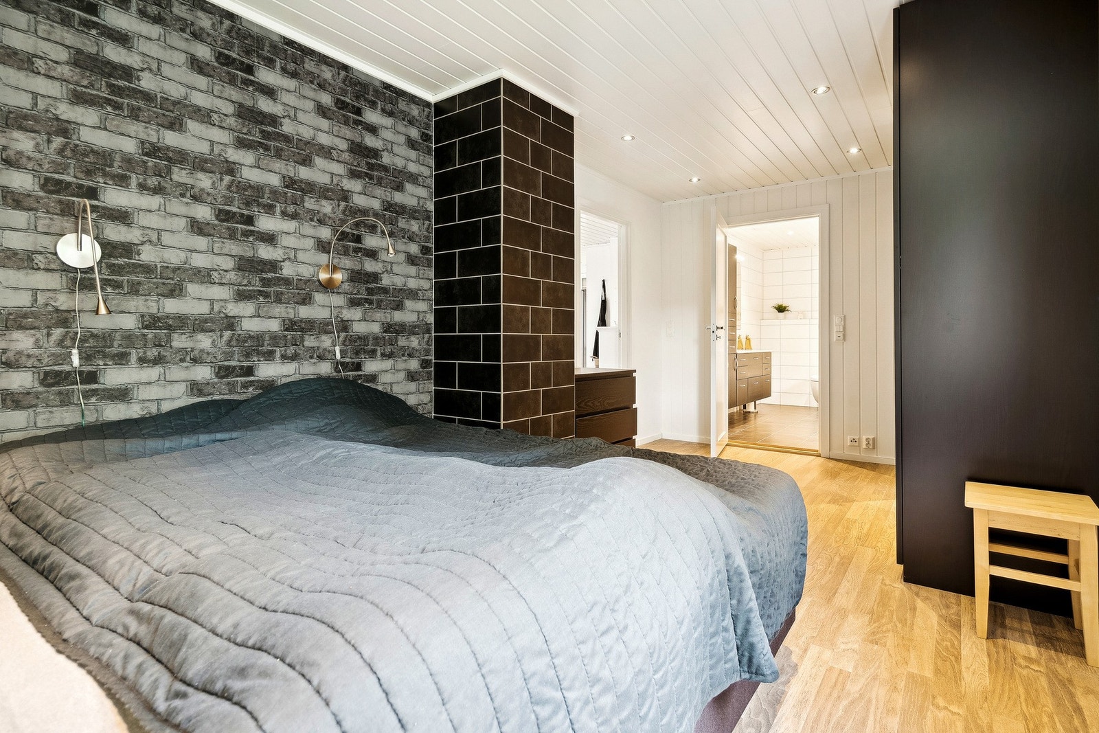 ..med eget privat bad. Galleribilde