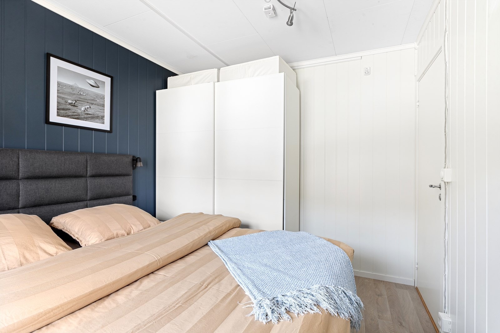Hovedsoverom med plass for garderobeløsning Galleribilde