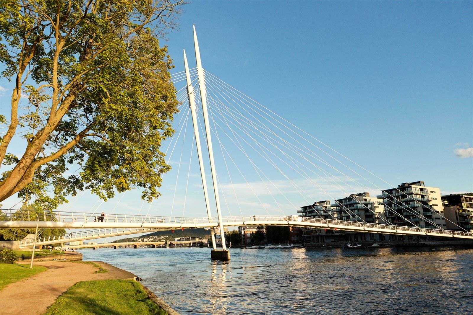 Du bor også flott til for fritids-, tur- og rekreasjonsmuligheter. Her har du både elva og skogen tett på, samt en rekke treningstilbud. Galleribilde