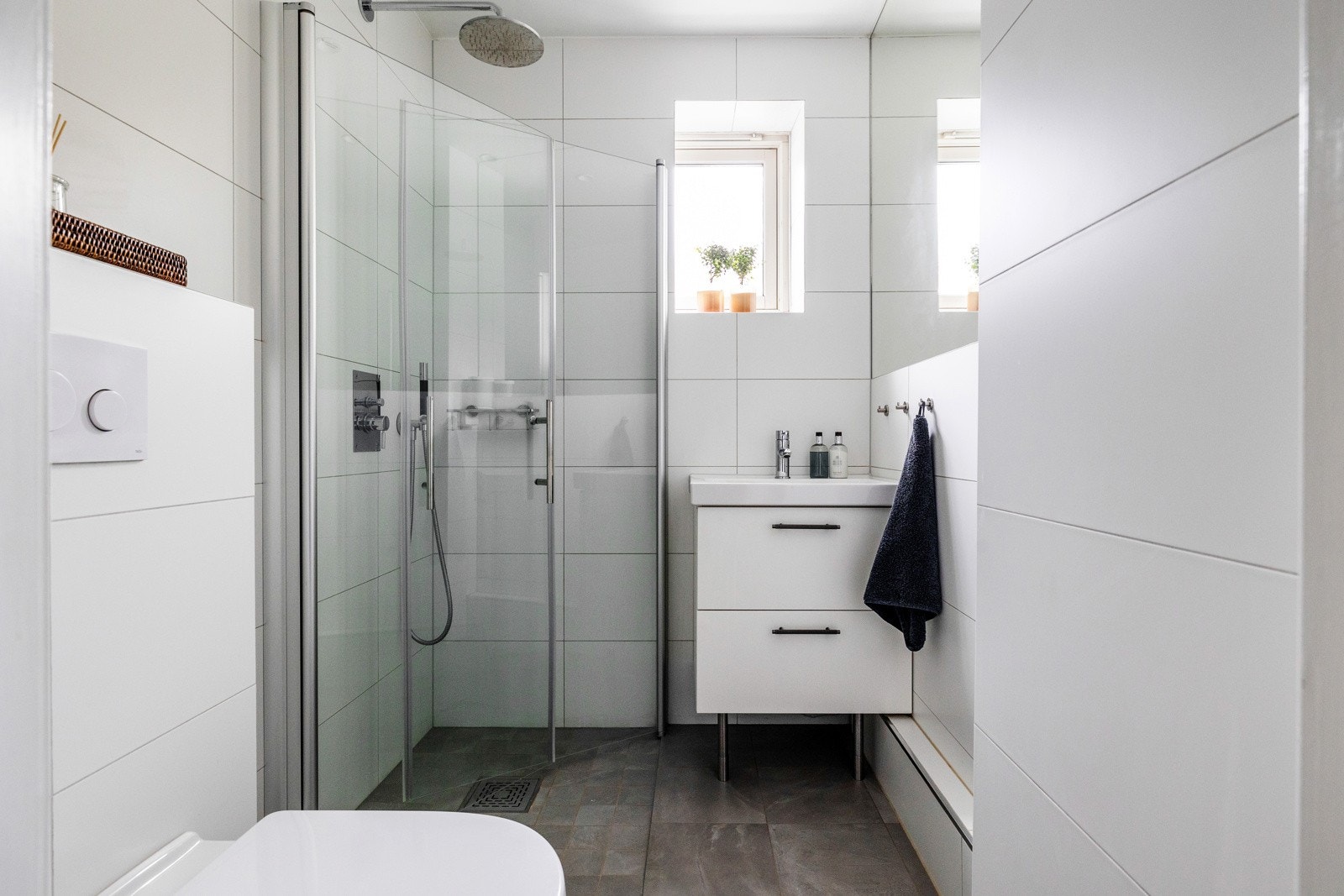 Leiligheten har et tidløst bad som ble pusset opp i 2015/16 i regi av tidligere eier Galleribilde