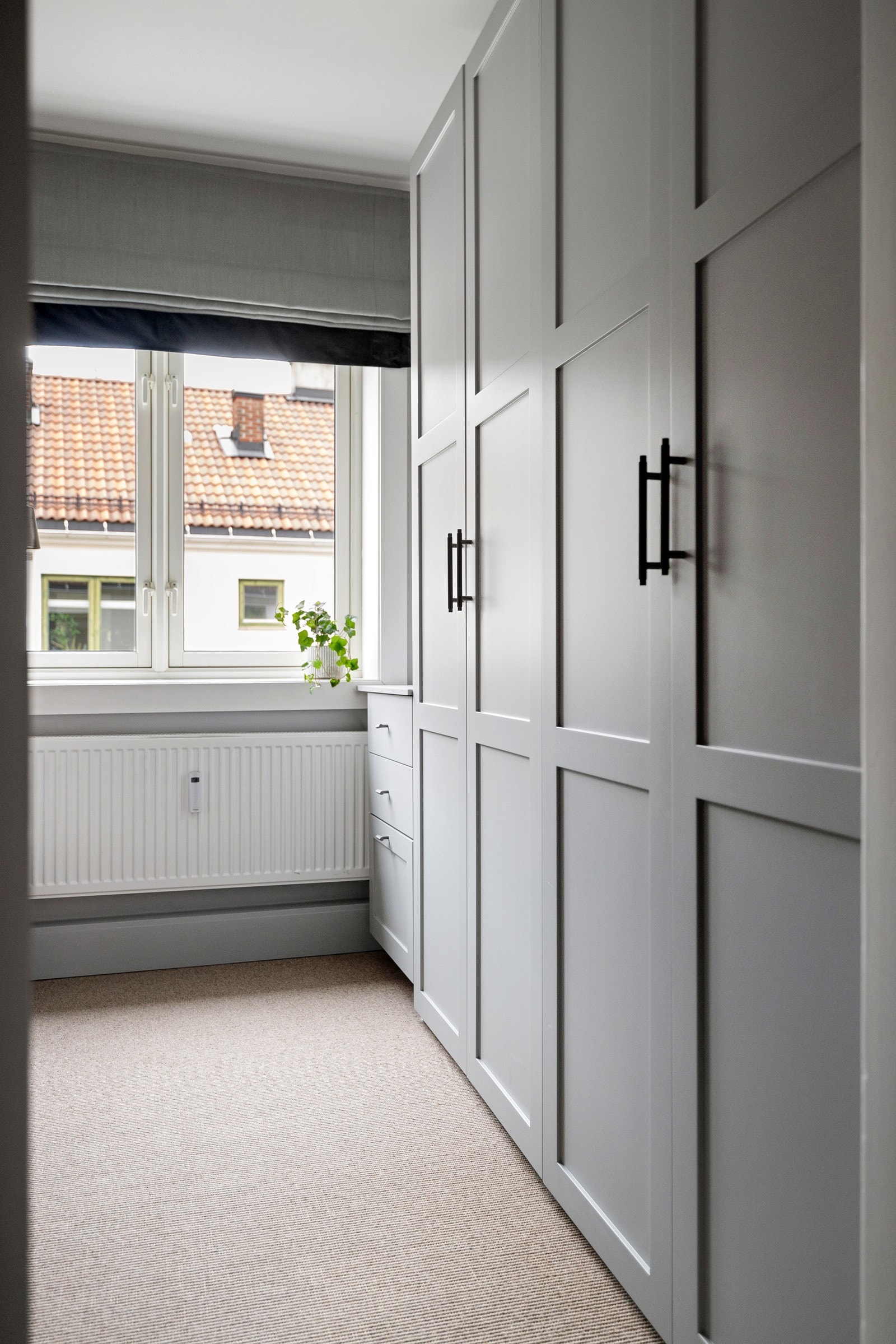 Begge soverommene vender mot rolig bakgård Galleribilde