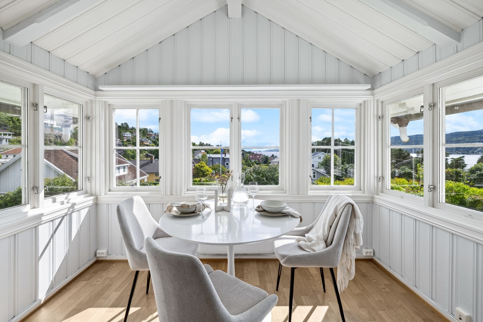 Fra spisestuen i andre etasje har du en formidabel utsikt Galleribilde