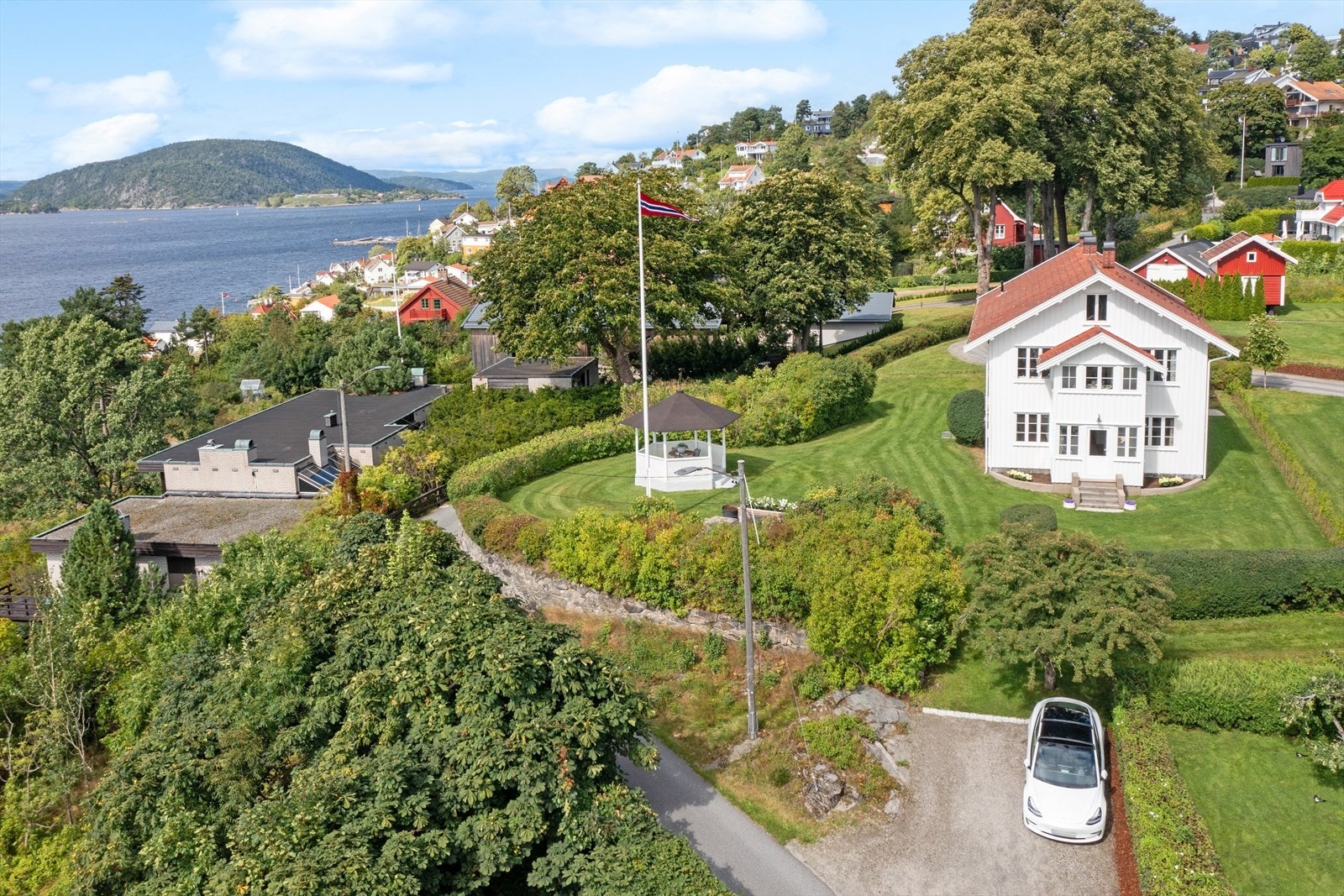 Velkommen til Løkkedalsveien 10 A og B - Presentert av DNB Eiendom ved Joachim Norum Larsen, mob. 414 65 594 Galleribilde