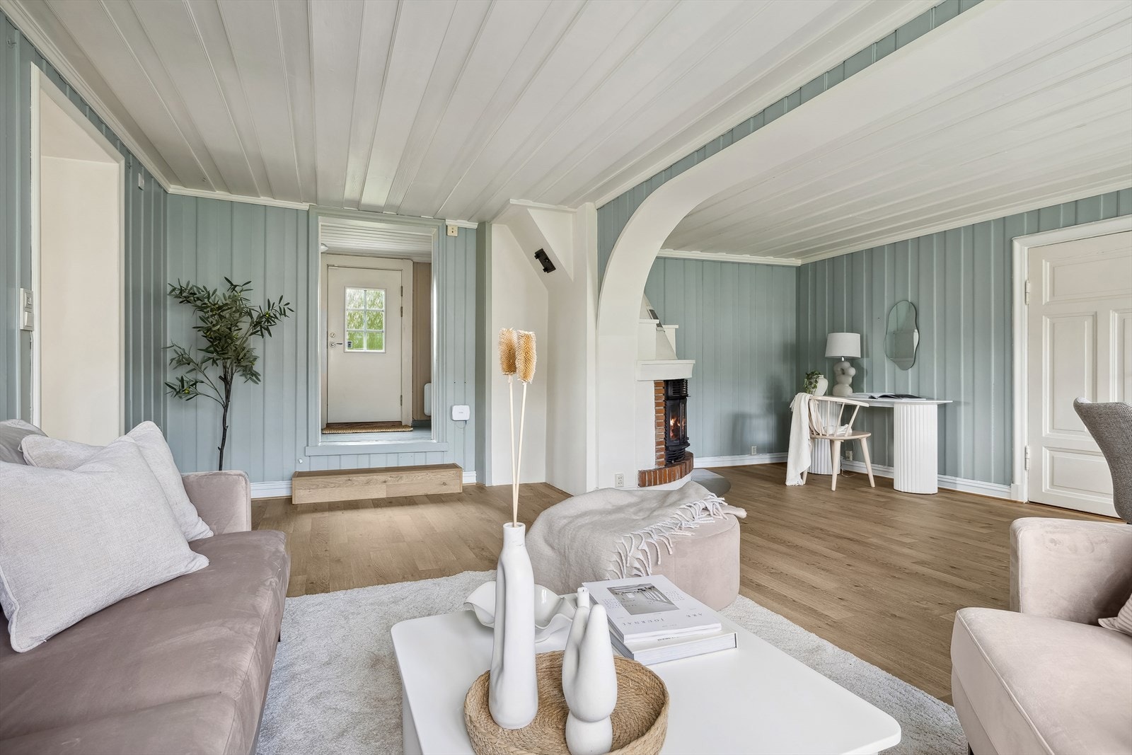 Peisovnen skaper varme og hygge i hele rommet på kalde kvelder Galleribilde