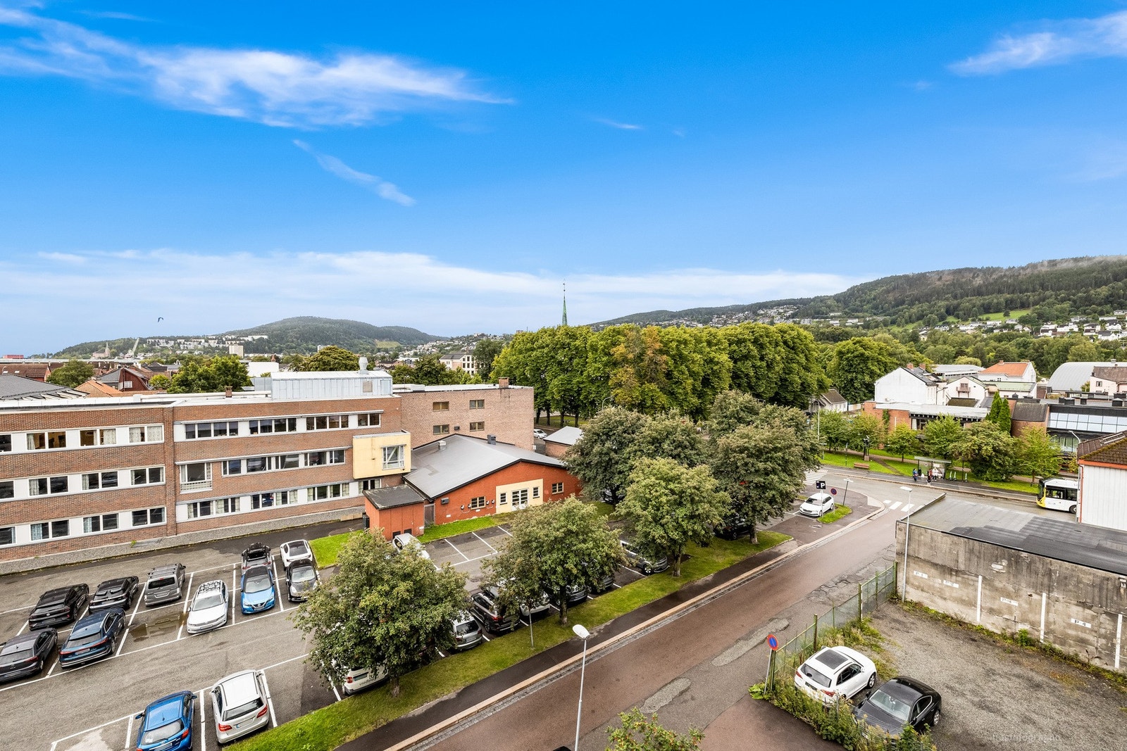 Det er mulighet for leie av parkeringsplass/garasjeplass etter venteliste Galleribilde