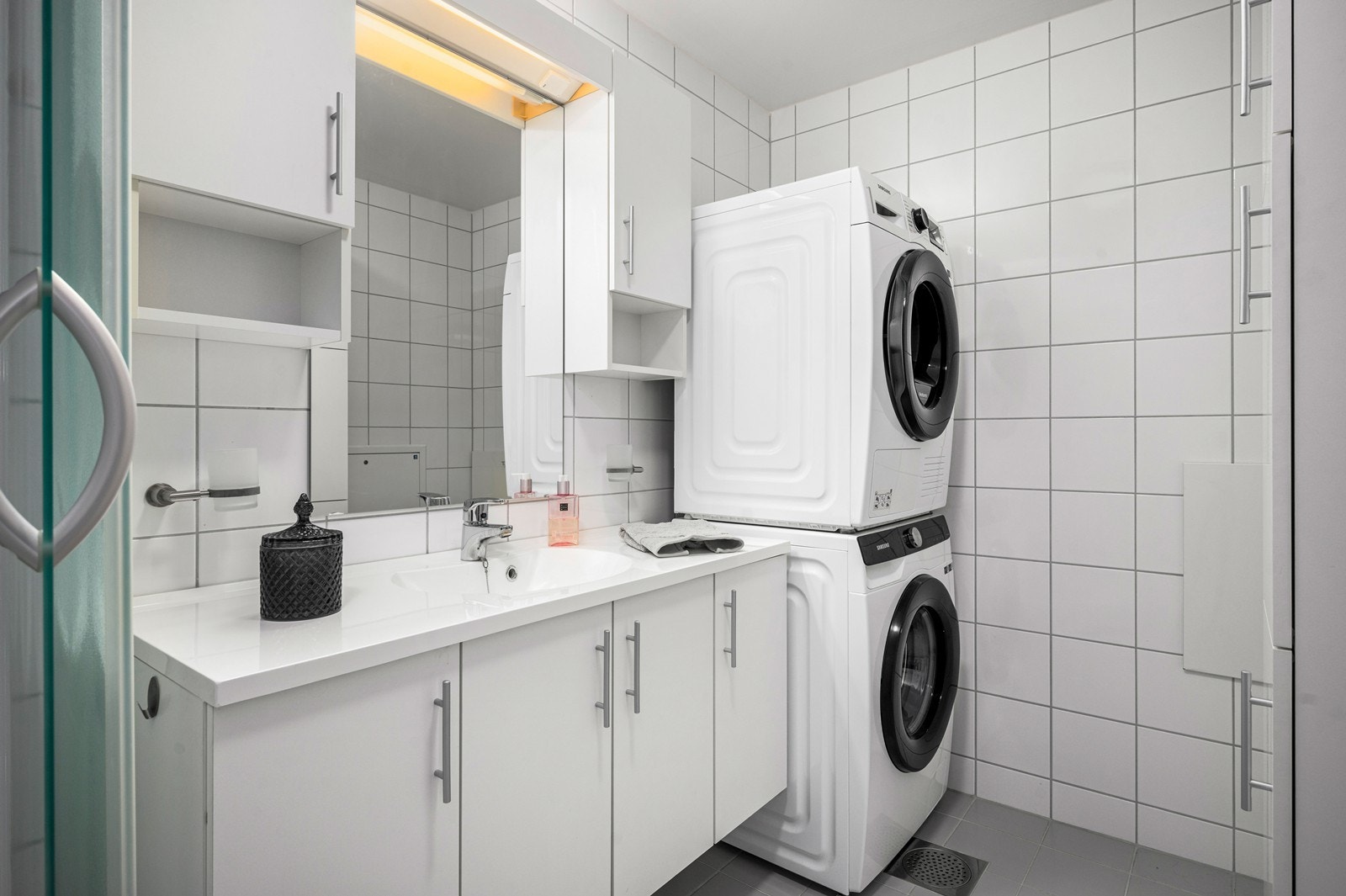 Det er opplegg til vaskemaskin på badet Galleribilde