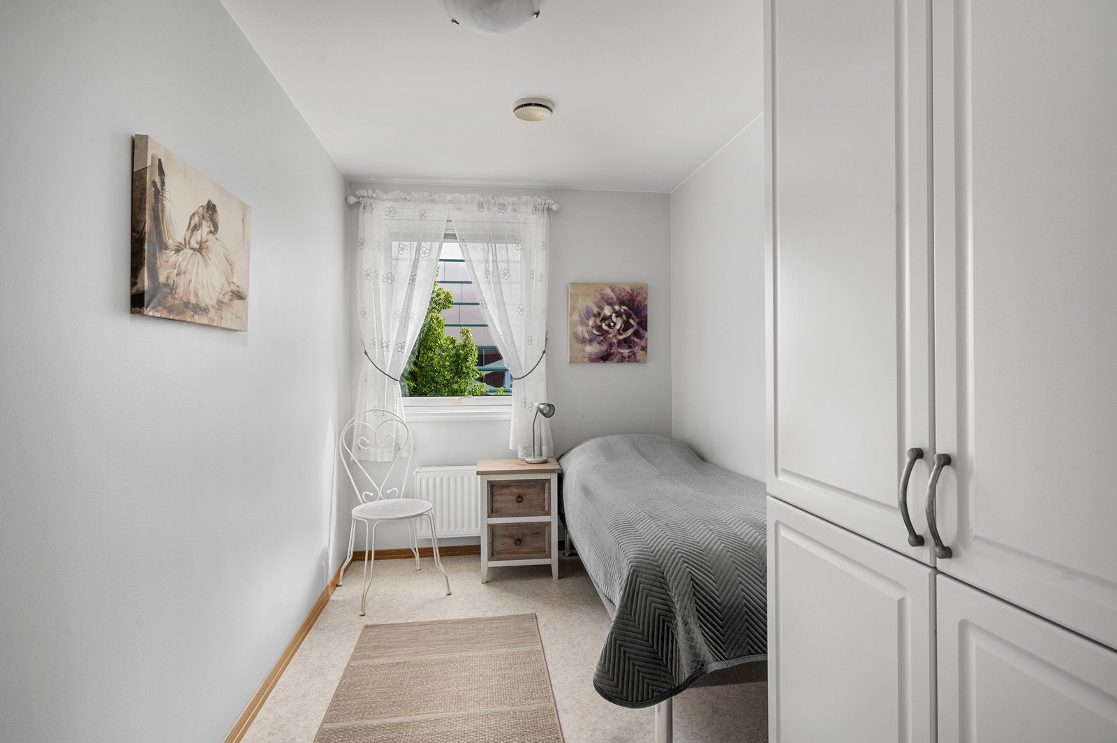 Soverom 2 er litt mindre og egner seg godt som barnerom, gjesterom eller kontor Galleribilde