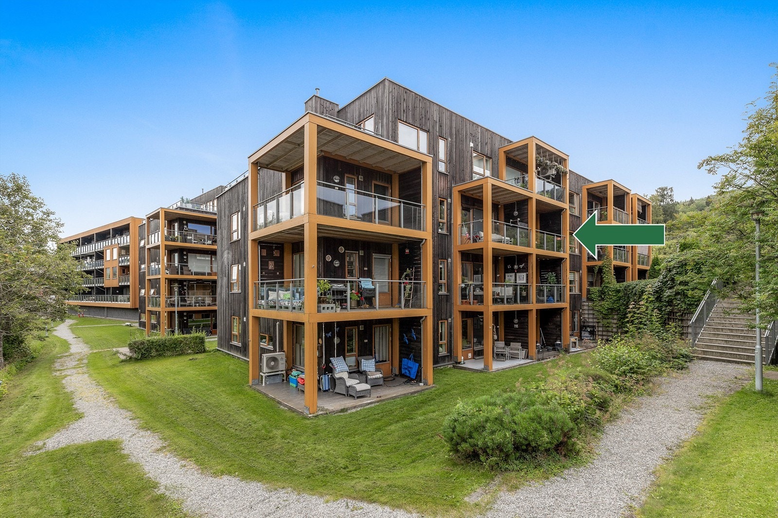 Meget god beliggenhet med elvebredden rett utenfor Galleribilde