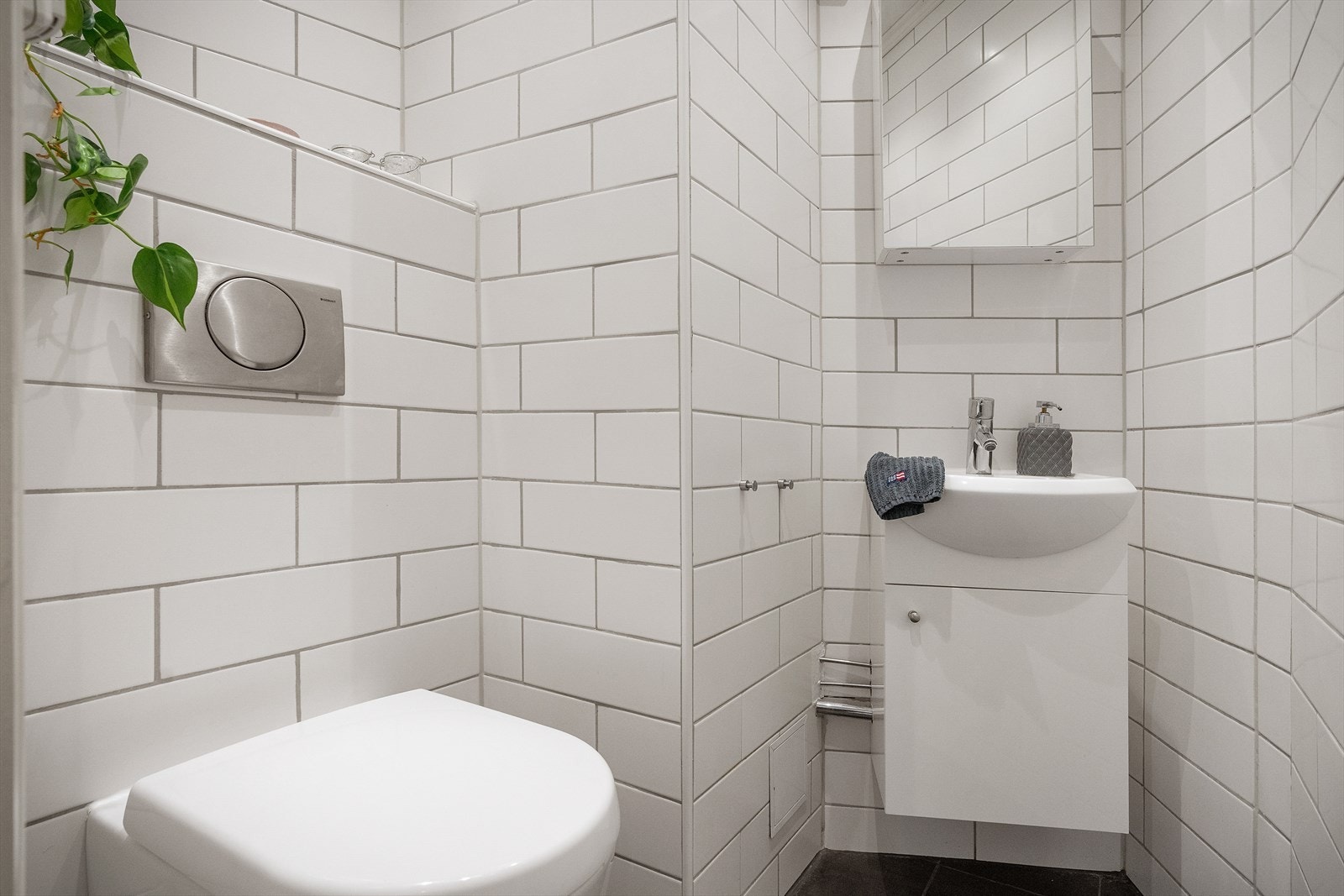 - Separat toalettrom med varme i gulv - Galleribilde