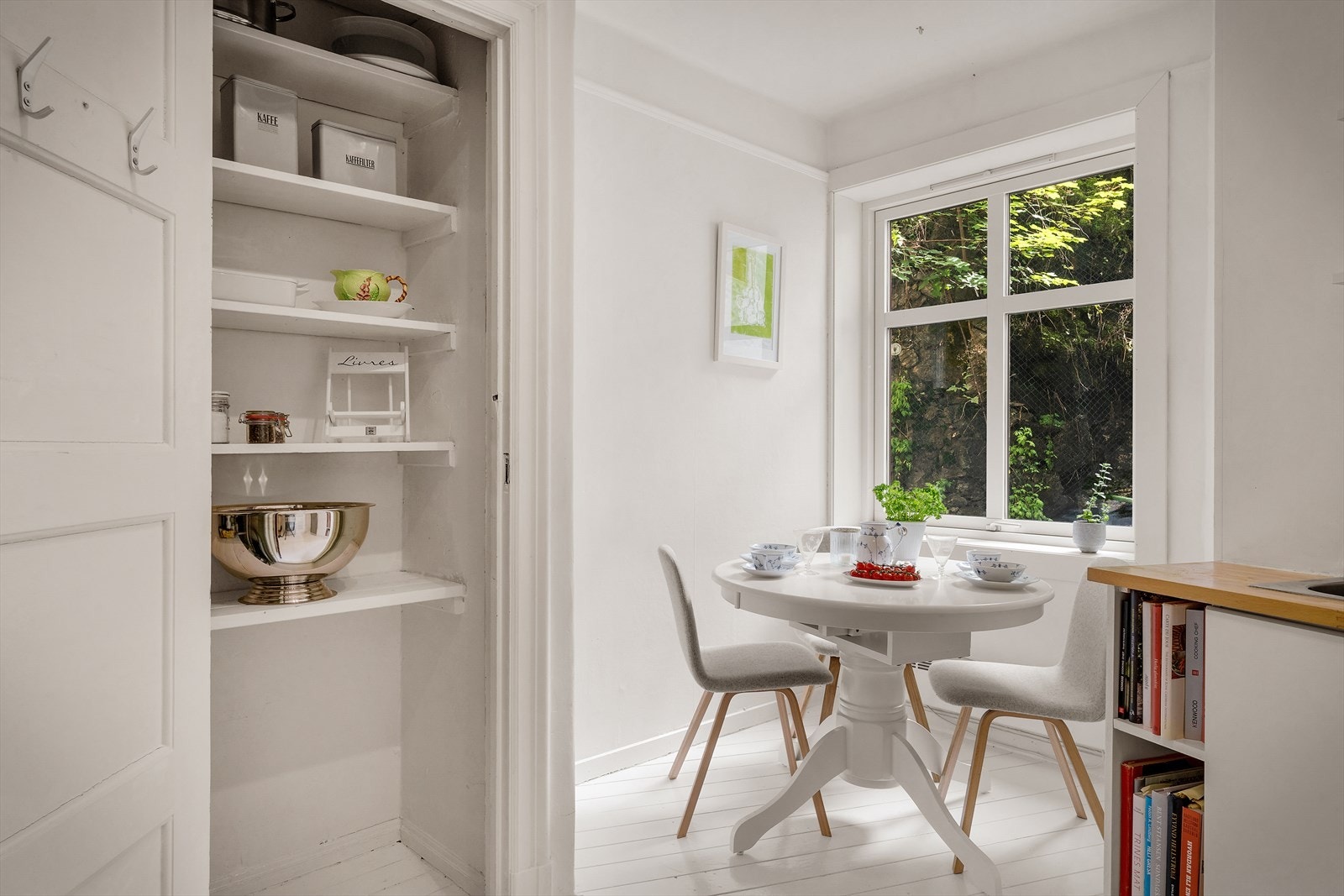 - Det er god oppbevaringsplass på kjøkkenet - Galleribilde