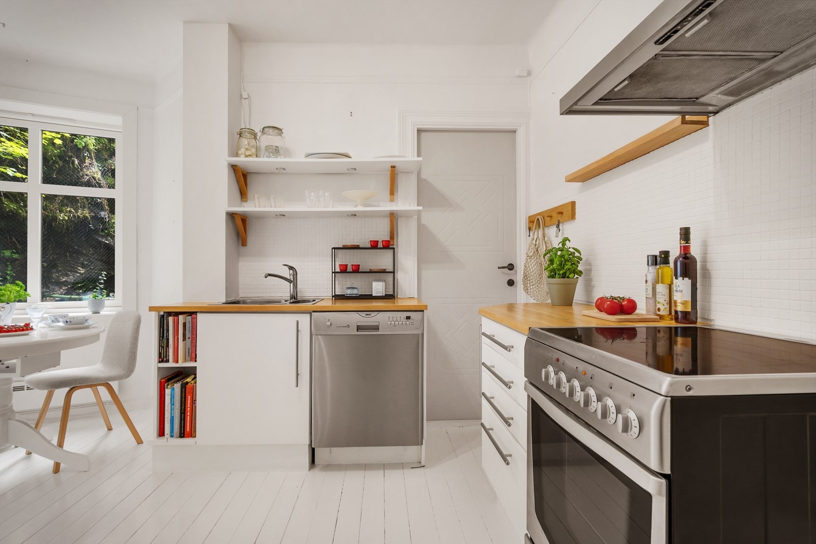 - Komfyr og oppvaskmaskin medfølger til glede for ny eier! - Galleribilde