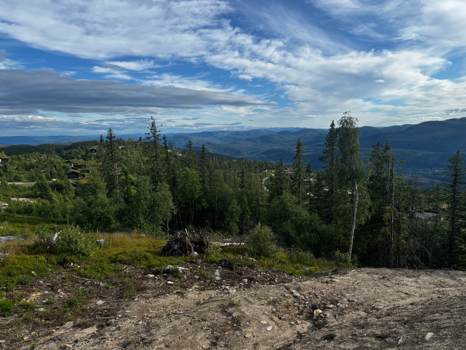 Bilde fra tomta, fantastisk utsikt mot sør-vest. Galleribilde
