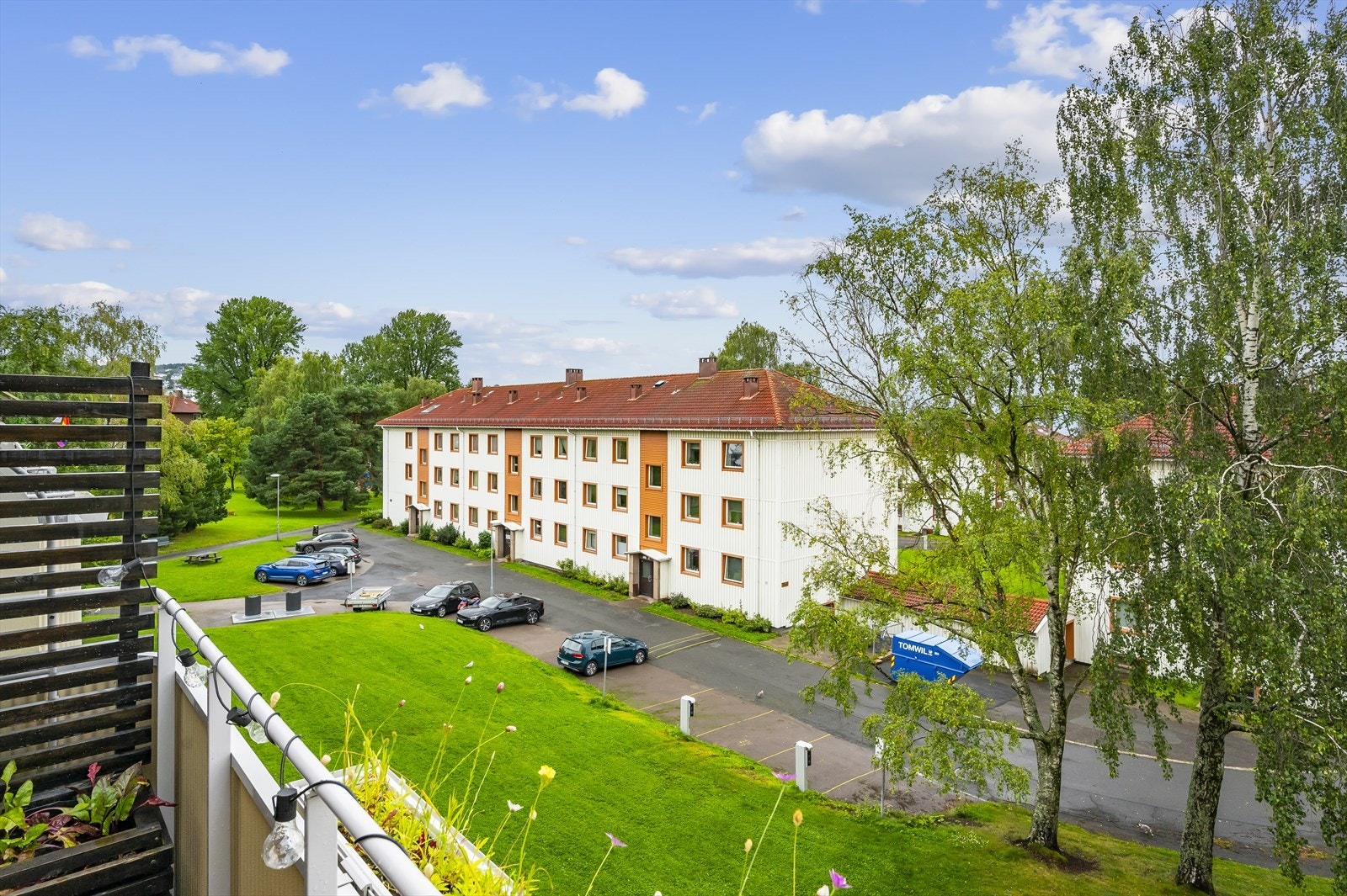Det er også plass til bordgrill, og balkongen er godt egnet for hyggelige sommerkvelder Galleribilde