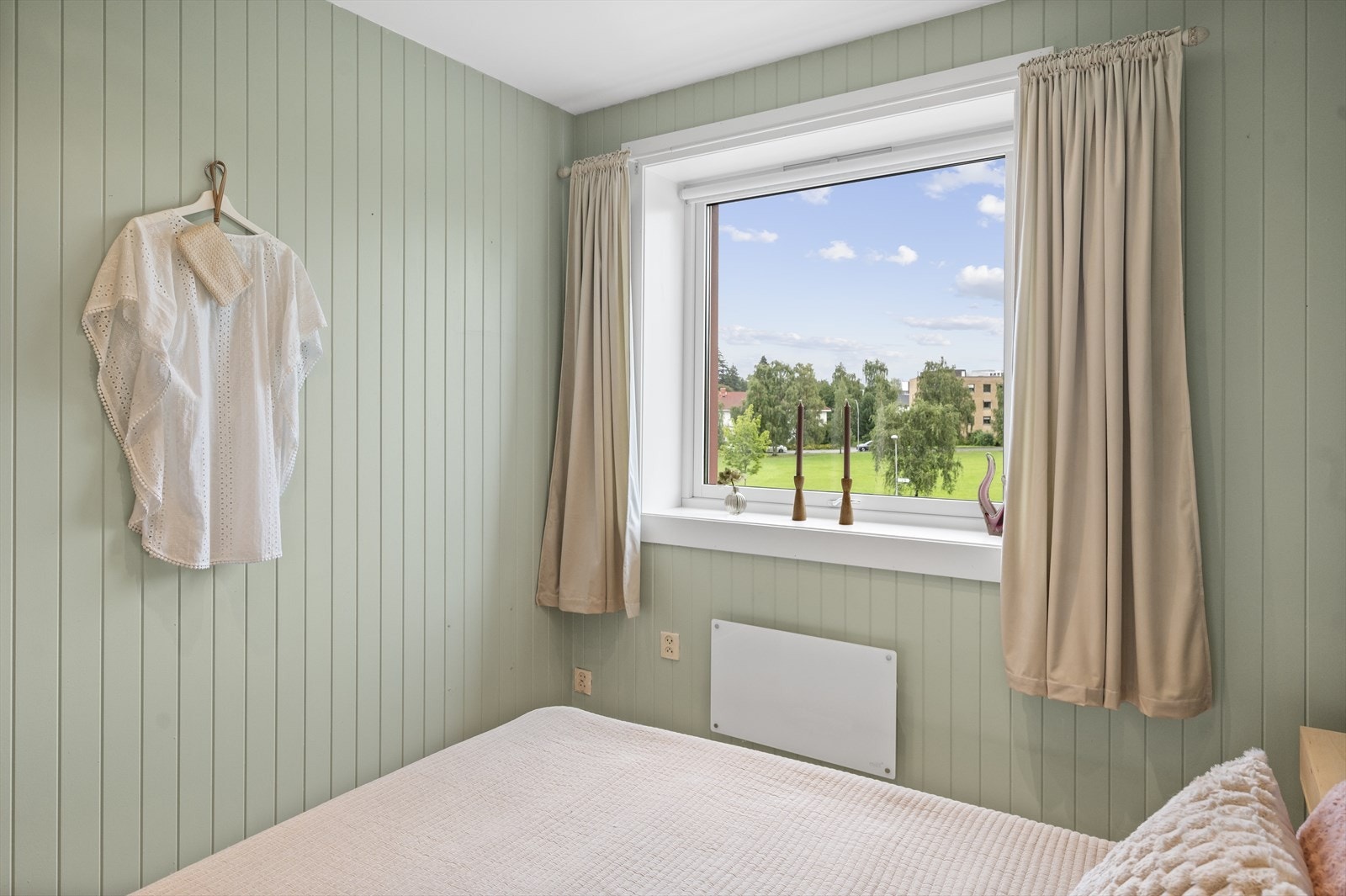 Veggene er dekket med panel malt i en dus farge Galleribilde