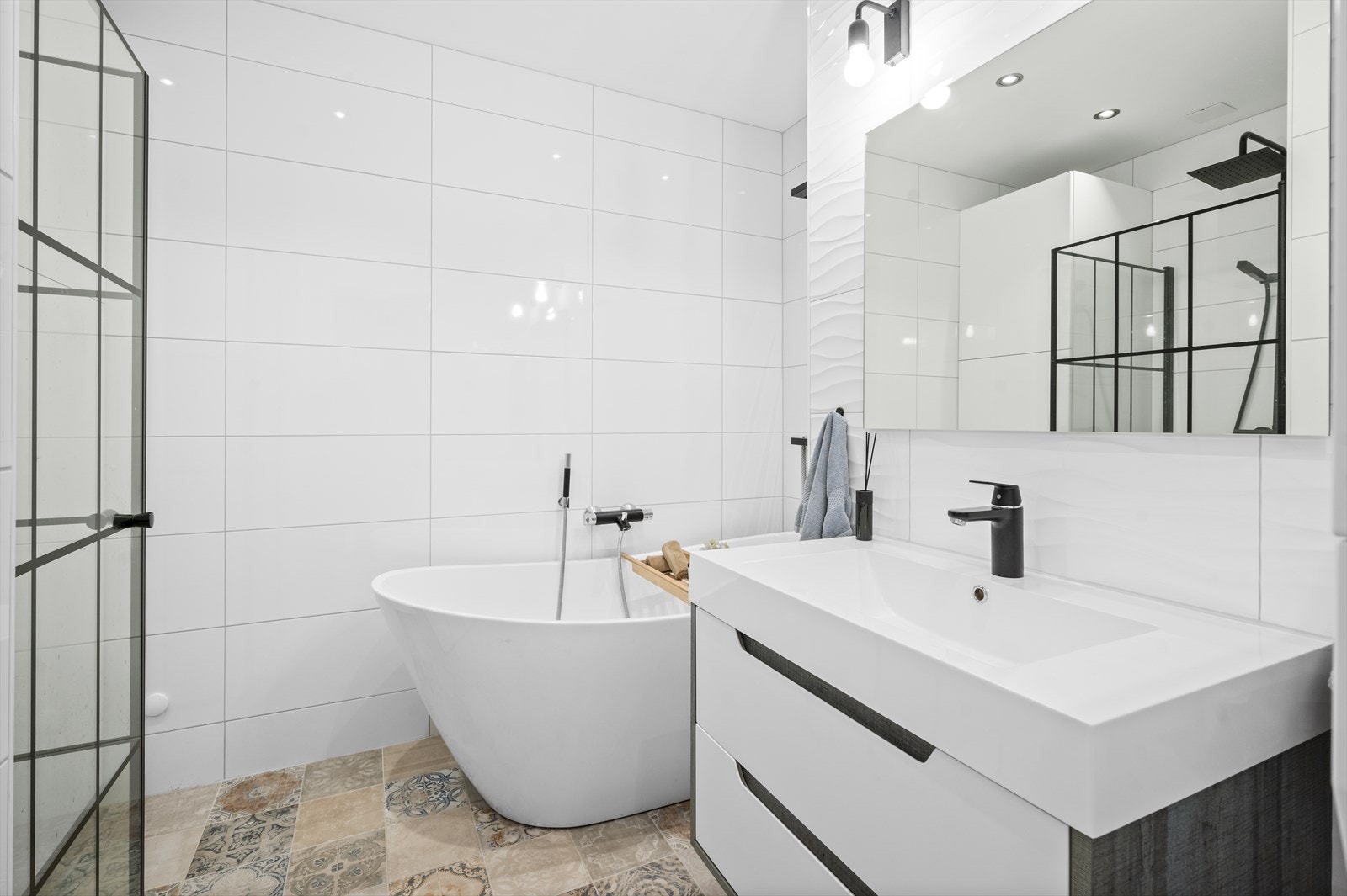 Badet ble renovert i 2019 av Bademiljø Eksperten AS. Galleribilde