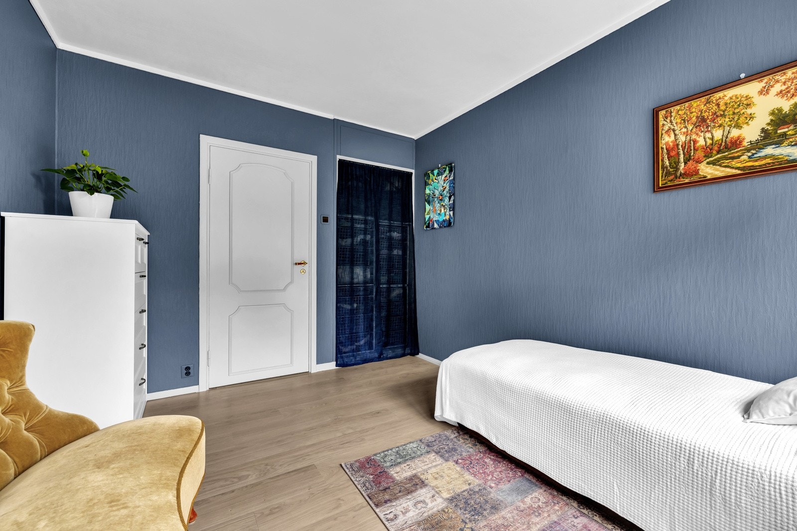 Et perfekt barnerom, gjesterom eller hjemmekontor. Galleribilde